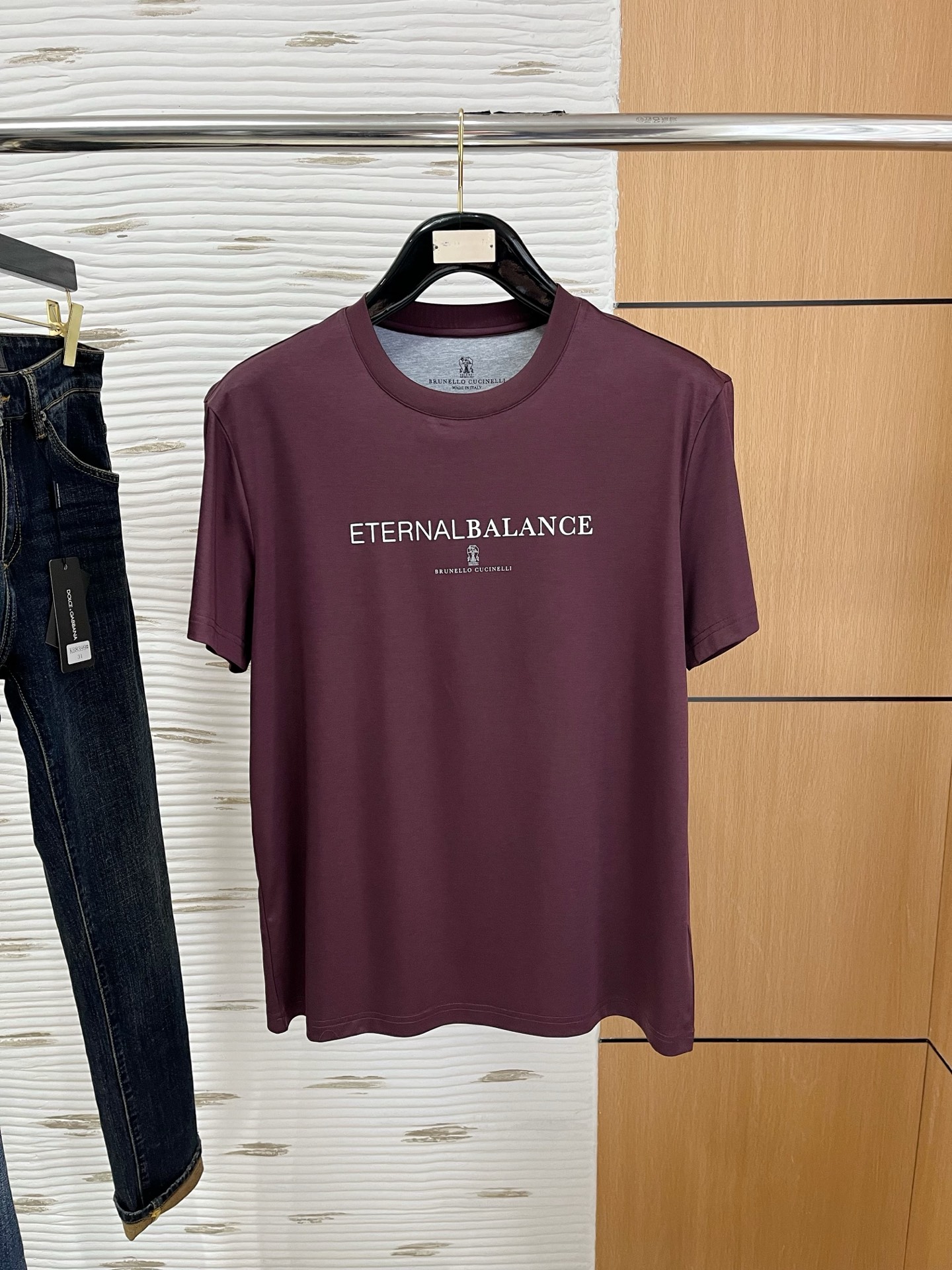 NO:509317,The counter official website will be released simultaneously! All accessories are customized for original products, and the trading company's genuine products are ordered. High-end custom imported fabrics are extracted from natural plant fibers. They are thinner than ordinary cotton fabrics. They feel soft and comfortable to wear. They are not easy to irritate the skin. The fabric is hygroscopic and breathable. Size: 48-56.,,alexander wang19860909专柜官网同步发售！辅料全部原版定制出品,贸易公司真品订单.高级定制进口面料,以天然植物纖維提炼出来,比一般棉织物轻薄 手感柔软,穿着舒适 完全不易有刺激皮肤 面料吸湿性、透气性良好 尺码: 48-56.,,alexander wang,Men's clothing