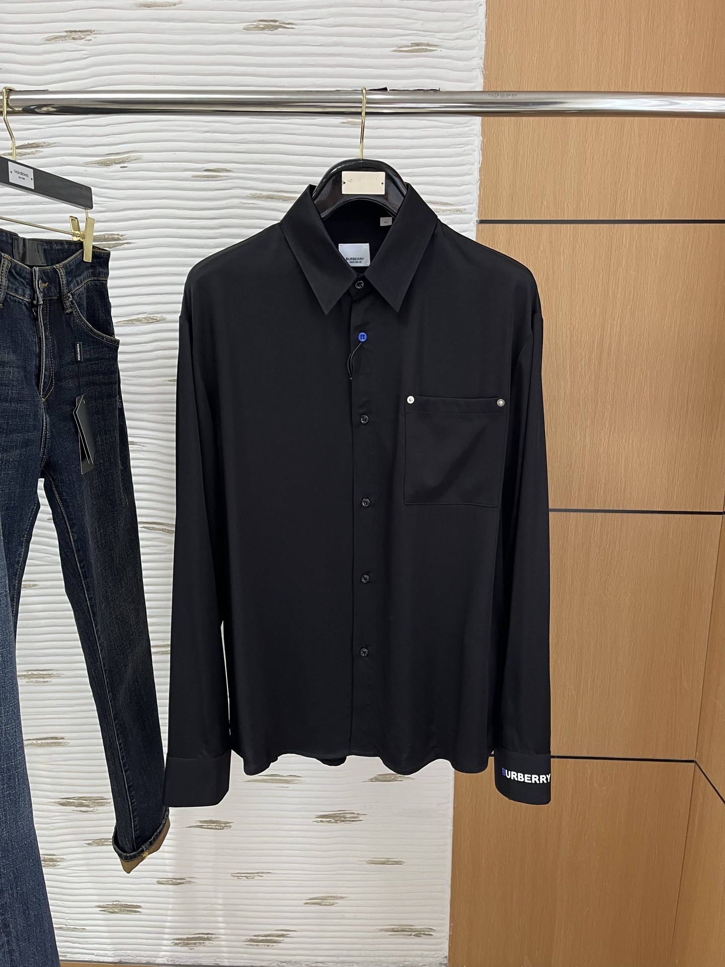 NO:117417,BBR new shirt, counter synchronized new style, satin acetate high-end fabric, great feel, black M-3Xl,,shirts,silk fabric,alexander wang19860909BBR新款衬衫 专柜同步新款 绸缎醋酸高级面料 手感巨好 黑色 M-3Xl,,shirts,silk fabric,alexander wang,Men's clothing