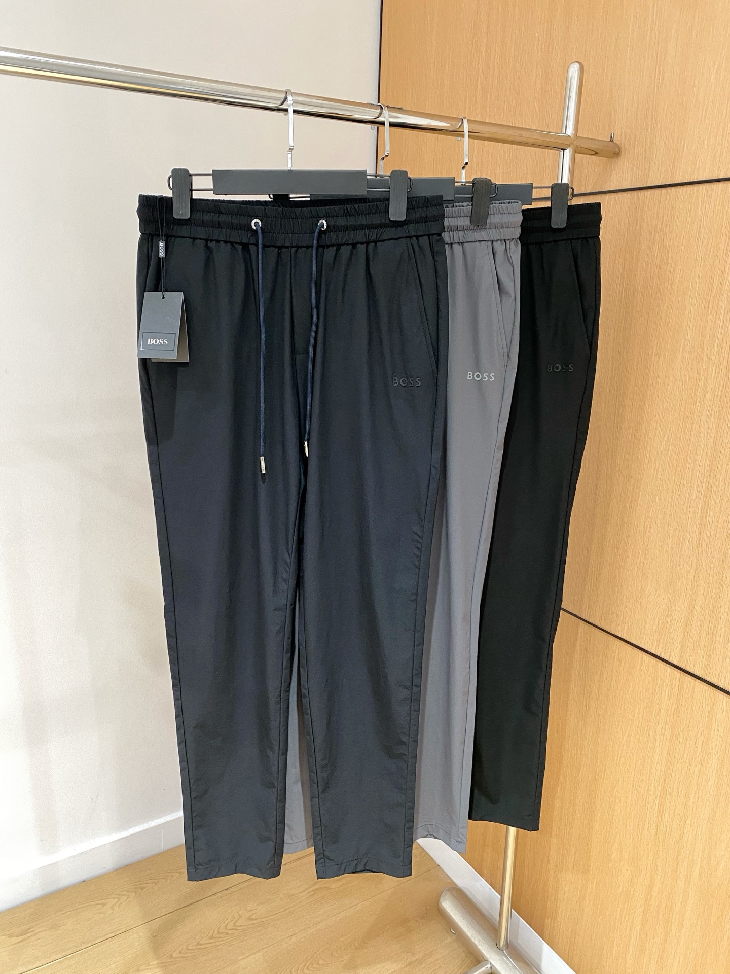 NO:116391,New products for spring, new products for spring, BOSS, autumn and winter, hot products are coming!  Solid color casual pants, specially provided fabrics. All civil servants/office workers/broad spectrum people are available. The complete set of the latest hang tags/responsive MILANO classic main mark!  Original Italian flavor!  Integrated locked edges and wraps!  Code number m-4xl, alexander wang19860909开春新品 开春新品 BOSS 秋冬 爆款来袭！纯色休闲裤,特供面料. 公务员/上班族/广谱人群均可.全套最新款吊牌/延用MILANO经典主唛！原汁原味的意大利制造风味！一体化锁边包边！码数m-4xl,,alexander wang,Men's clothing