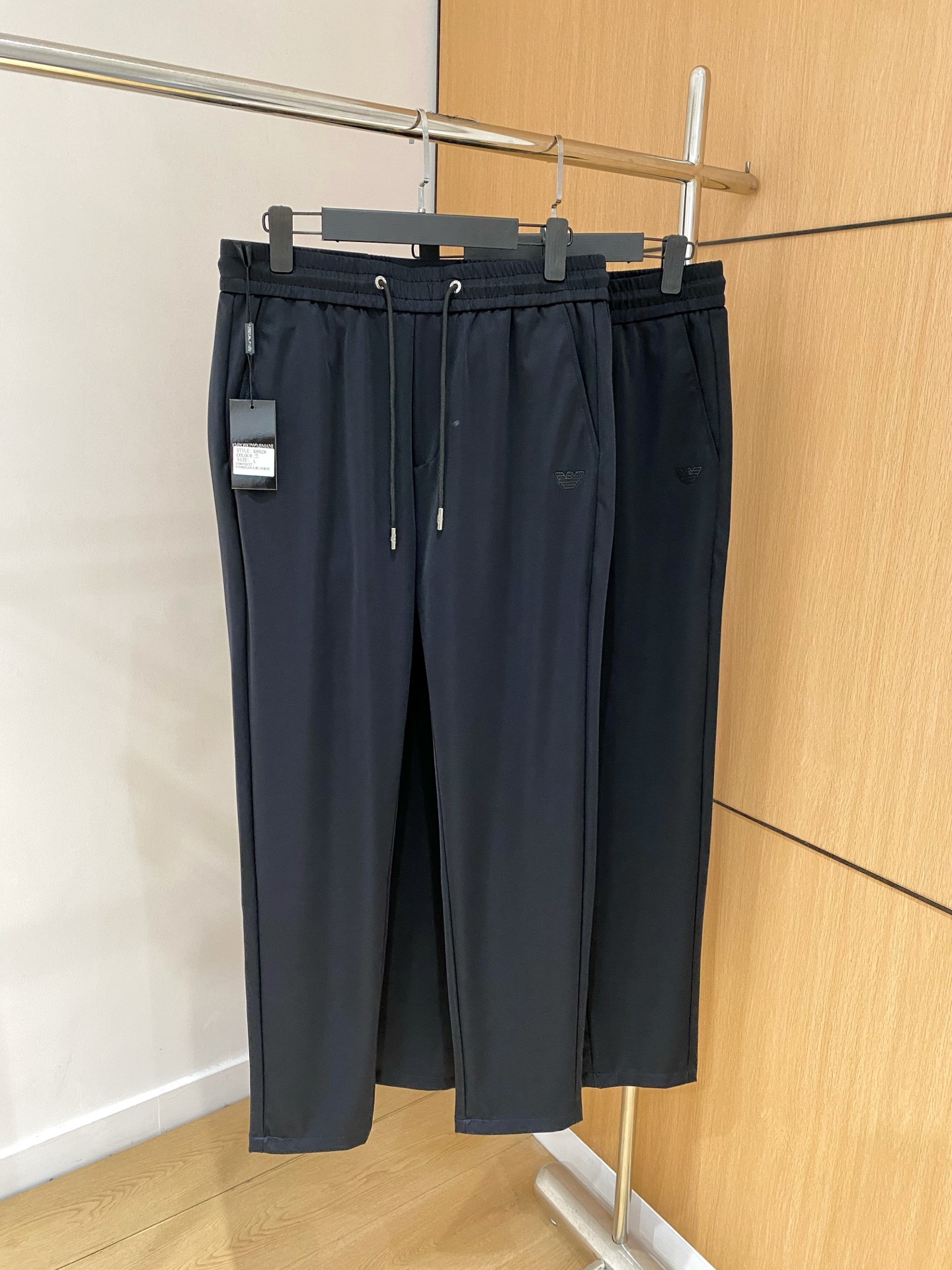 NO:116400,New products for spring, new products for spring, Armani, autumn and winter, hot products are coming!  Solid color casual pants, specially provided fabrics. All civil servants/office workers/broad spectrum people are available. The complete set of the latest hang tags/responsive MILANO classic main mark!  Original Italian flavor!  Integrated locked edges and wraps!  Code number m-4xl, Armani,alexander wang19860909开春新品 开春新品 阿玛尼 秋冬 爆款来袭！纯色休闲裤,特供面料. 公务员/上班族/广谱人群均可.全套最新款吊牌/延用MILANO经典主唛！原汁原味的意大利制造风味！一体化锁边包边！码数m-4xl,,armani,alexander wang,Men's clothing