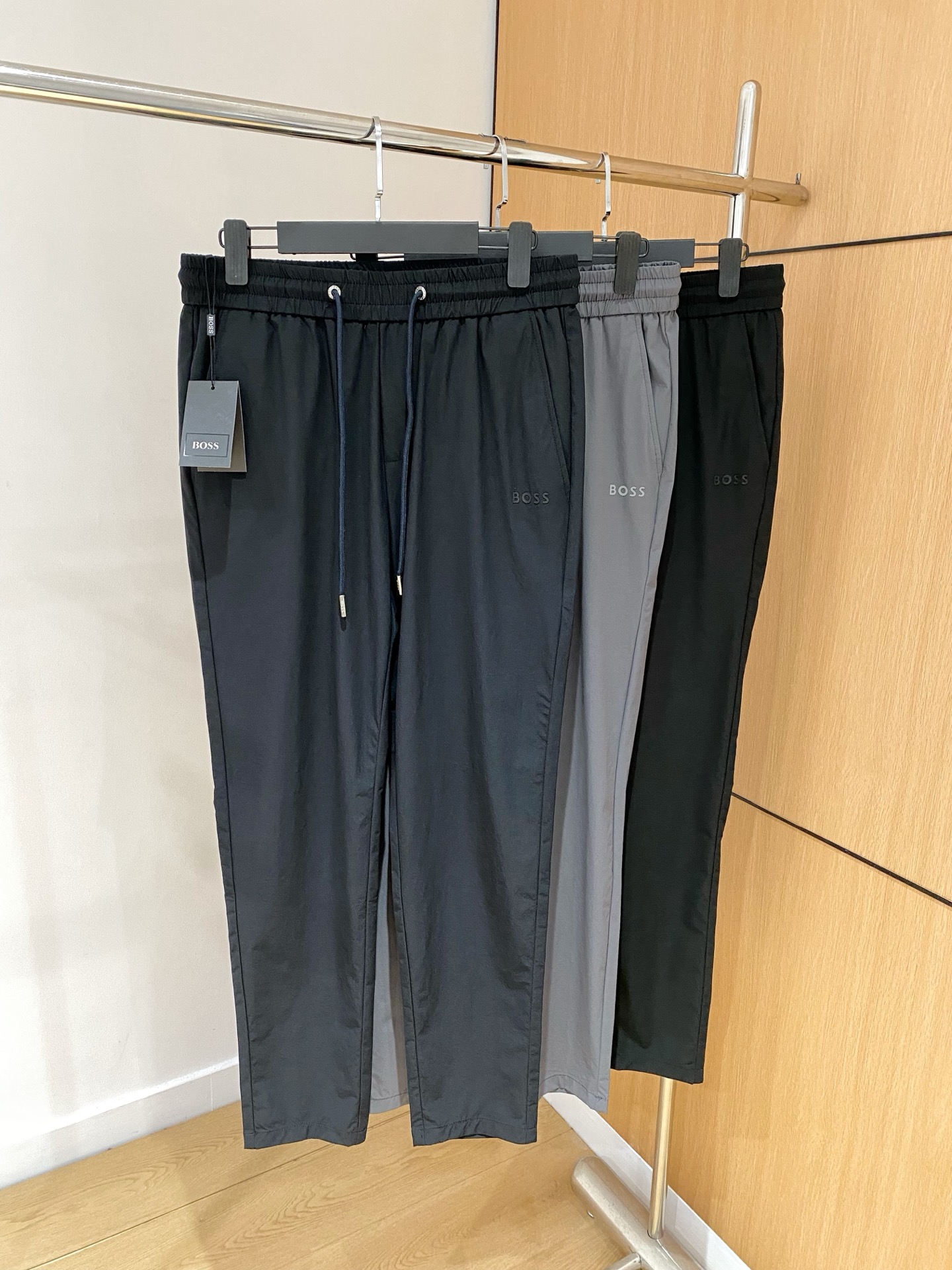 NO:116396,New products for spring, new products for spring, boss, autumn and winter, hot products are coming!  Solid color casual pants, specially provided fabrics. All civil servants/office workers/broad spectrum people are available. The complete set of the latest hang tags/responsive MILANO classic main mark!  Original Italian flavor!  Integrated locked edges and wraps!  Code number m-4xl, alexander wang19860909开春新品 开春新品 boss 秋冬 爆款来袭！纯色休闲裤,特供面料. 公务员/上班族/广谱人群均可.全套最新款吊牌/延用MILANO经典主唛！原汁原味的意大利制造风味！一体化锁边包边！码数m-4xl,,alexander wang,Men's clothing