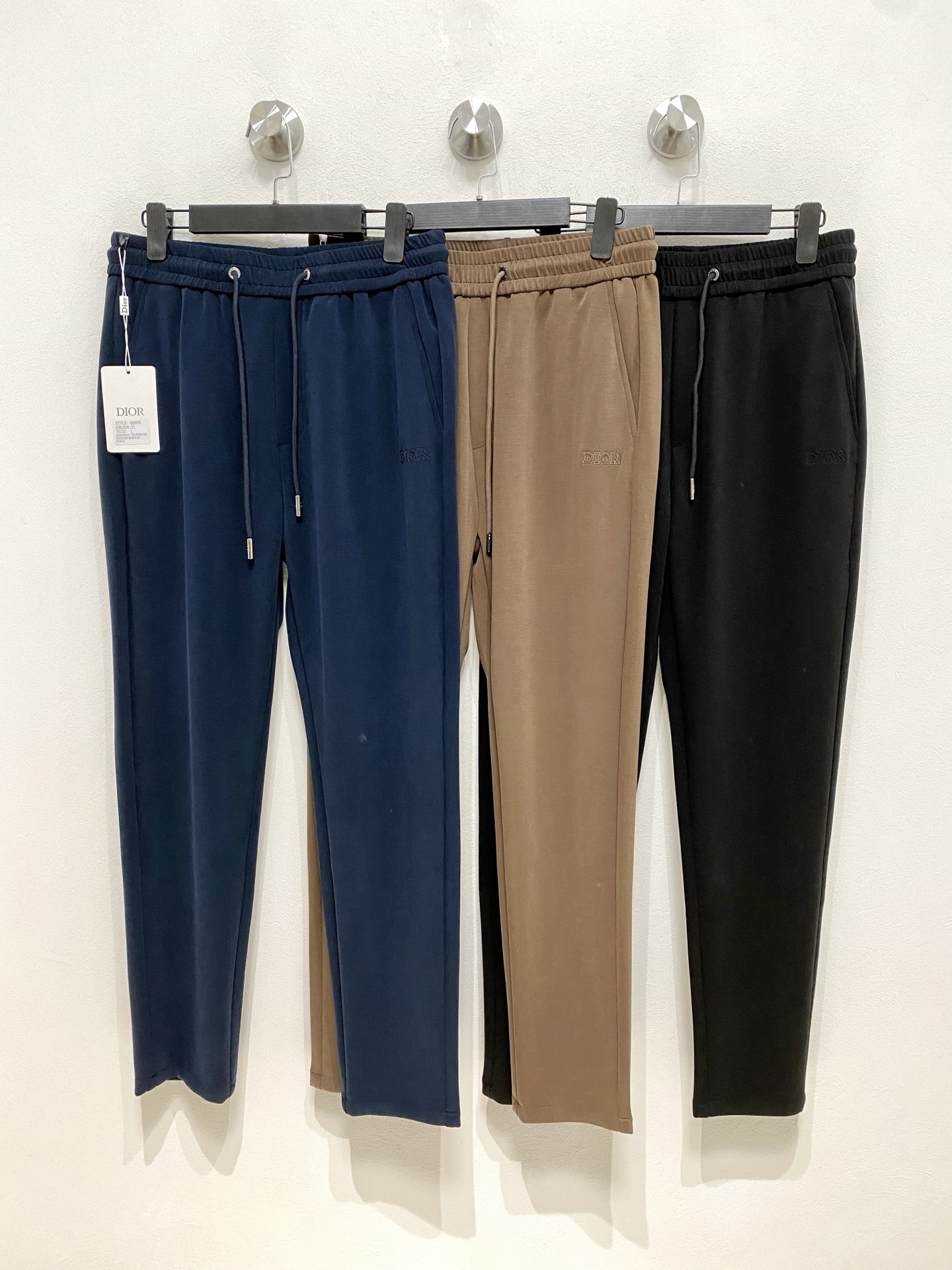 NO:118729,New products for spring, new products for spring, Dior, autumn and winter, hot products are coming!  Solid color casual pants, specially provided fabrics. All civil servants/office workers/broad spectrum people are available. The complete set of the latest hang tags/responsive MILANO classic main mark!  Original Italian flavor!  Integrated locked edges and wraps!  Code number m-4xl, dior,alexander wang19860909开春新品 开春新品 迪奥 秋冬 爆款来袭！纯色休闲裤,特供面料. 公务员/上班族/广谱人群均可.全套最新款吊牌/延用MILANO经典主唛！原汁原味的意大利制造风味！一体化锁边包边！码数m-4xl,,dior,alexander wang,Men's clothing