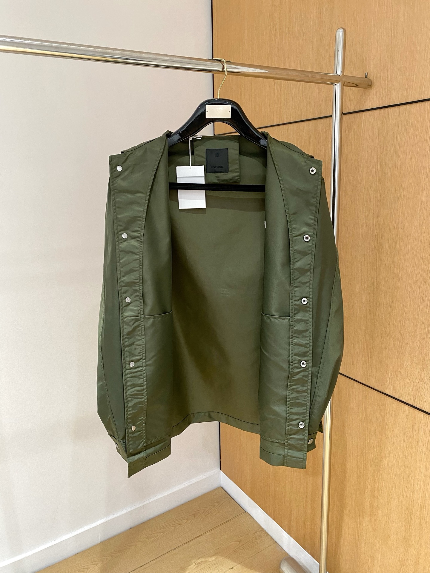    【新品25SS早春新品 🆕Giv*nchy 4G标识夹克外套  男士衬衫时尚夹克外套

新潮澎湃的