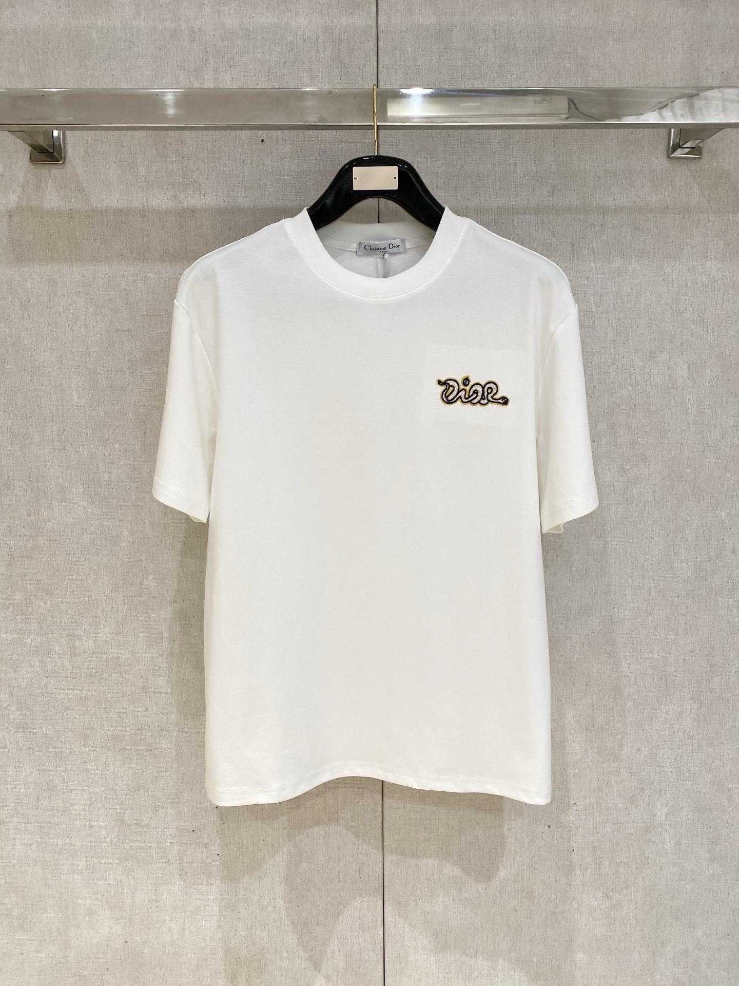 NO:122709,Dior 2025 Spring and Summer Fashion Brand Embroidered Round Neck Short Sleeve Pure Cotton Fabric Same Model for Men and Women, Size M-3XL Black and White, Dior, T-shirt, alexander wang19860909迪奥2025春夏潮牌刺绣圆领短袖 纯棉面料 男女同款 码数M-3XL 黑白两色,,dior,T-shirt,alexander wang,Men's clothing