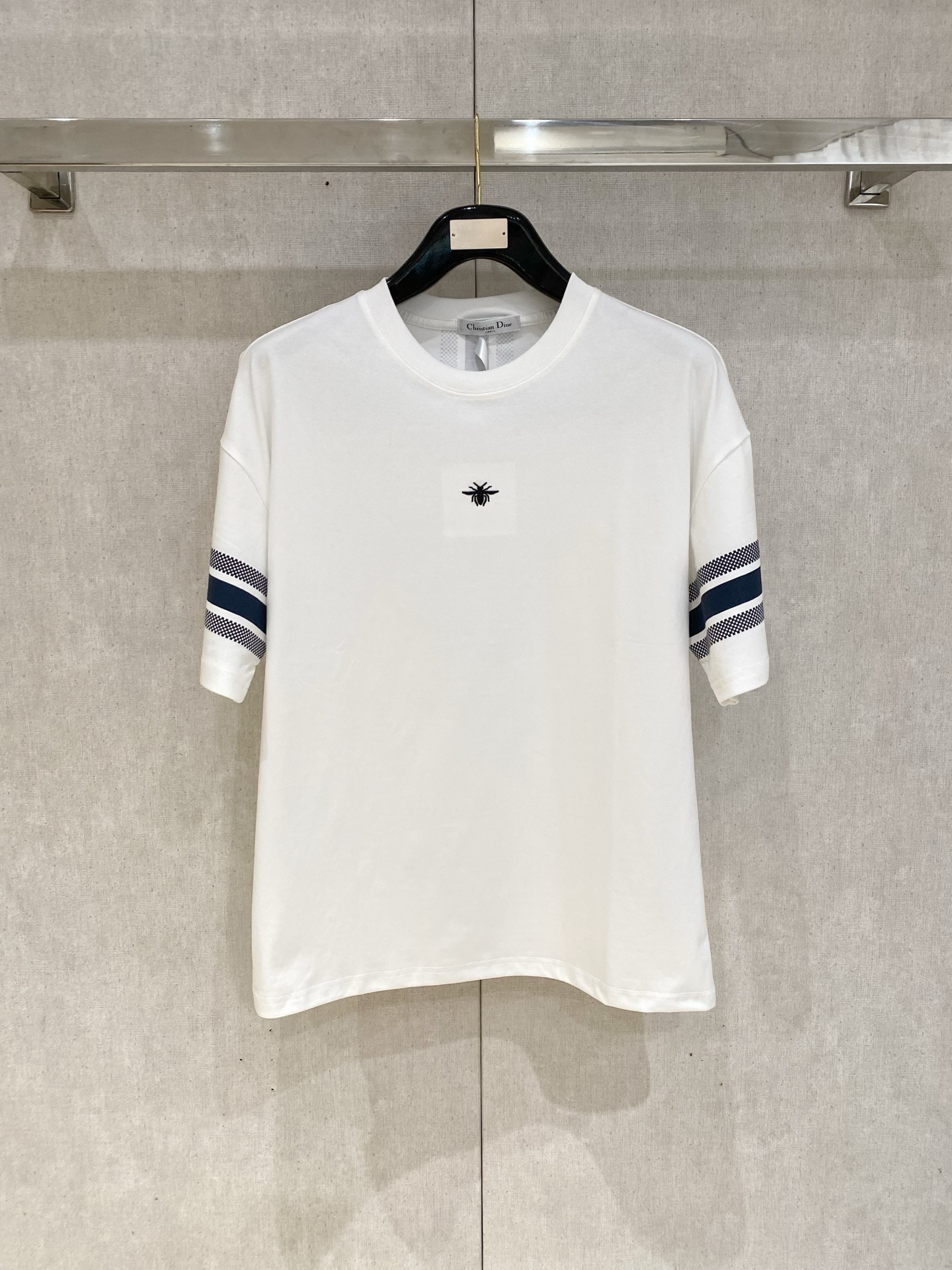 NO:122702,Dior 2025 Spring and Summer Fashion Brand Embroidered Round Neck Short Sleeve Pure Cotton Fabric Same Model for Men and Women, Size M-3XL Black and White, Dior, T-shirt, alexander wang19860909迪奥2025春夏潮牌刺绣圆领短袖 纯棉面料 男女同款 码数M-3XL 黑白两色,,dior,T-shirt,alexander wang,Men's clothing