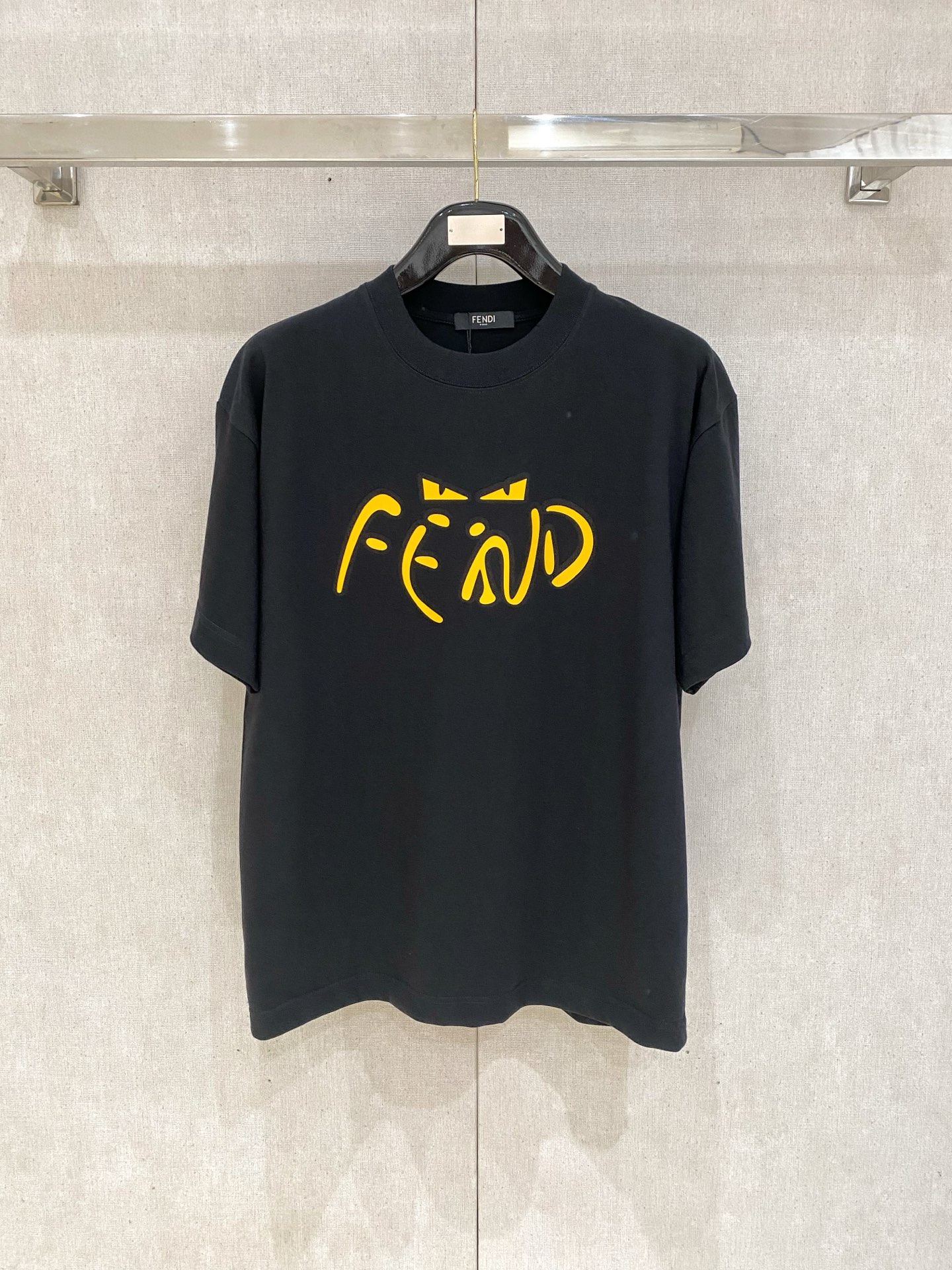 NO:132796,Fendi Fendi high-weight pure cotton short sleeves, three-dimensional embroidery technology, full of design sense, S-3XL, fendi, fendi, T-shirt, alexander wang19860909芬迪 Fendi 高克重纯棉短袖 立体绣花工艺 设计感十足 码数S-3XL,,fendi,fendi,T-shirt,alexander wang,Men's clothing