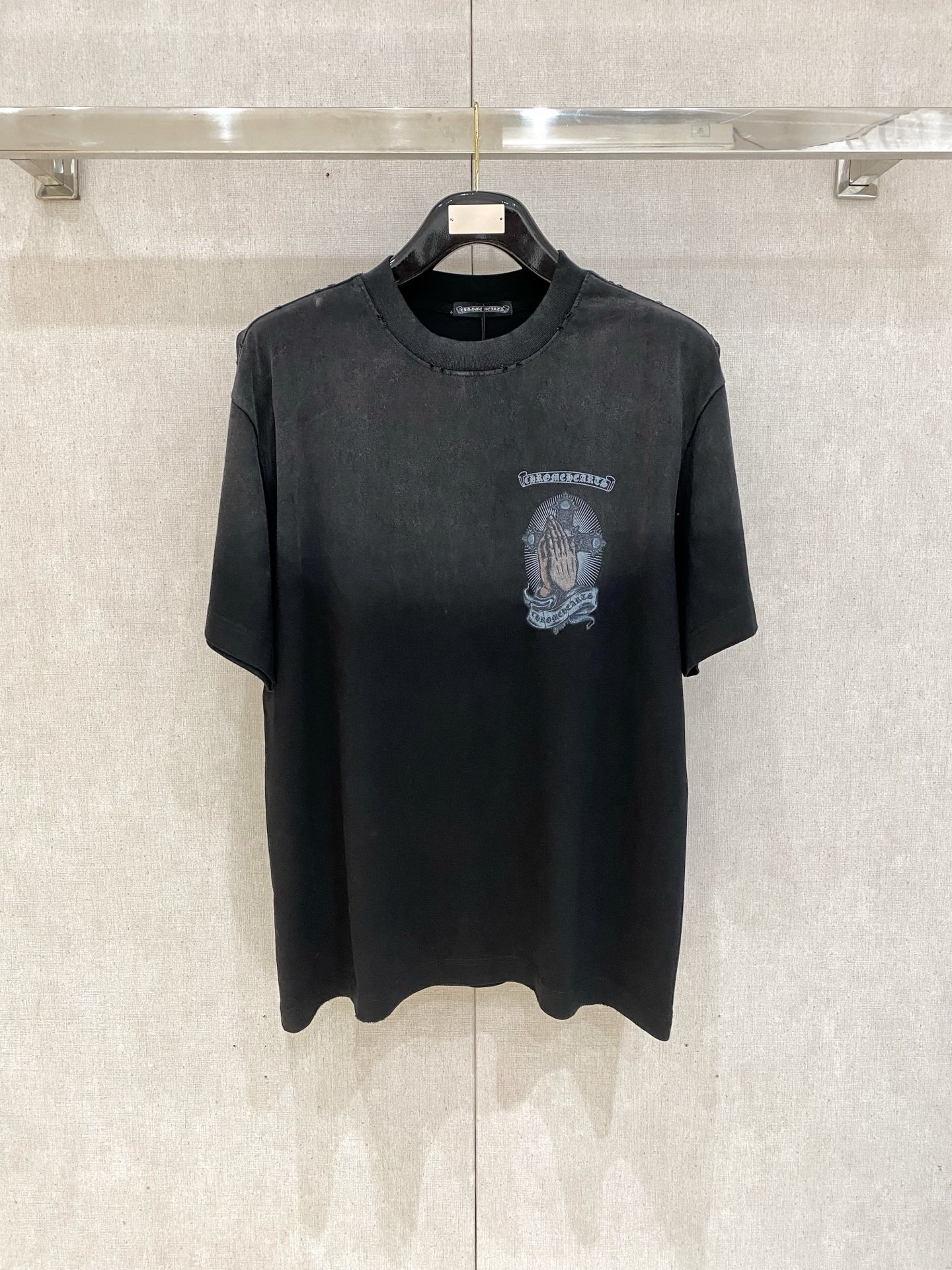 NO:132798,Chrom Hearts Chrom Hearts Tall heavy pure cotton short sleeve Buddha hand cross design Aging craftsmanship M-3XL, chrome hearts, T-shirt, alexander wang19860909克罗心 Chrom Hearts 高克重纯棉短袖 佛手十字架设计 做旧工艺 码数M-3XL,,chrome hearts,T-shirt,alexander wang,Men's clothing
