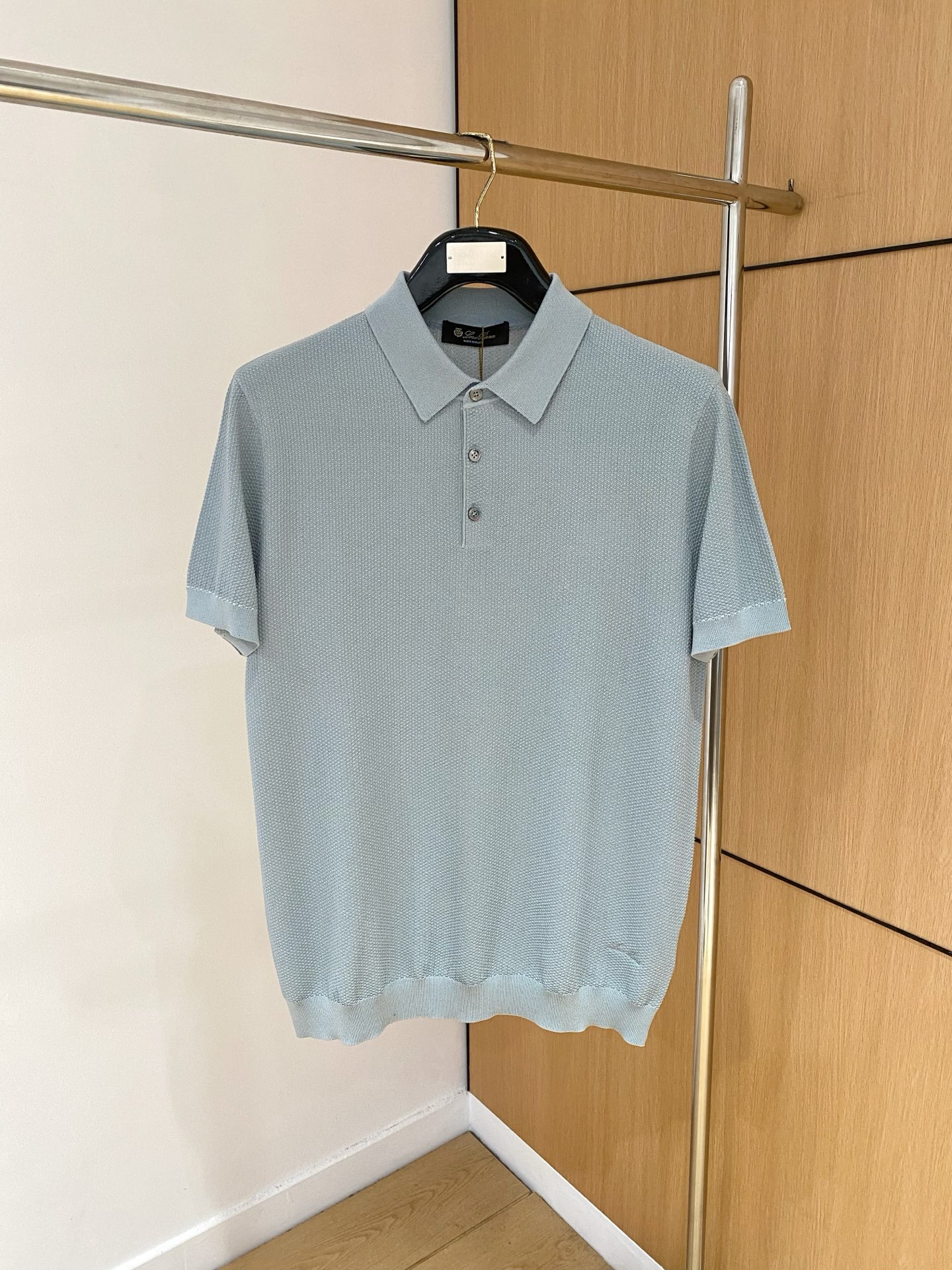 NO:126166,The counter official website will be released simultaneously! All accessories are customized for original products, and the trading company's genuine product orders. High-end custom imported fabrics are extracted from natural plant fibers. They are thinner than ordinary cotton fabrics. They feel soft and comfortable to wear. They are not easy to irritate the skin. The fabric is hygroscopic and breathable. Size: 48-56,,alexander wang19860909专柜官网同步发售！辅料全部原版定制出品,贸易公司真品订单.高级定制进口面料,以天然植物纖維提炼出来,比一般棉织物轻薄 手感柔软,穿着舒适 完全不易有刺激皮肤 面料吸湿性、透气性良好 尺码: 48-56,,alexander wang,Men's clothing