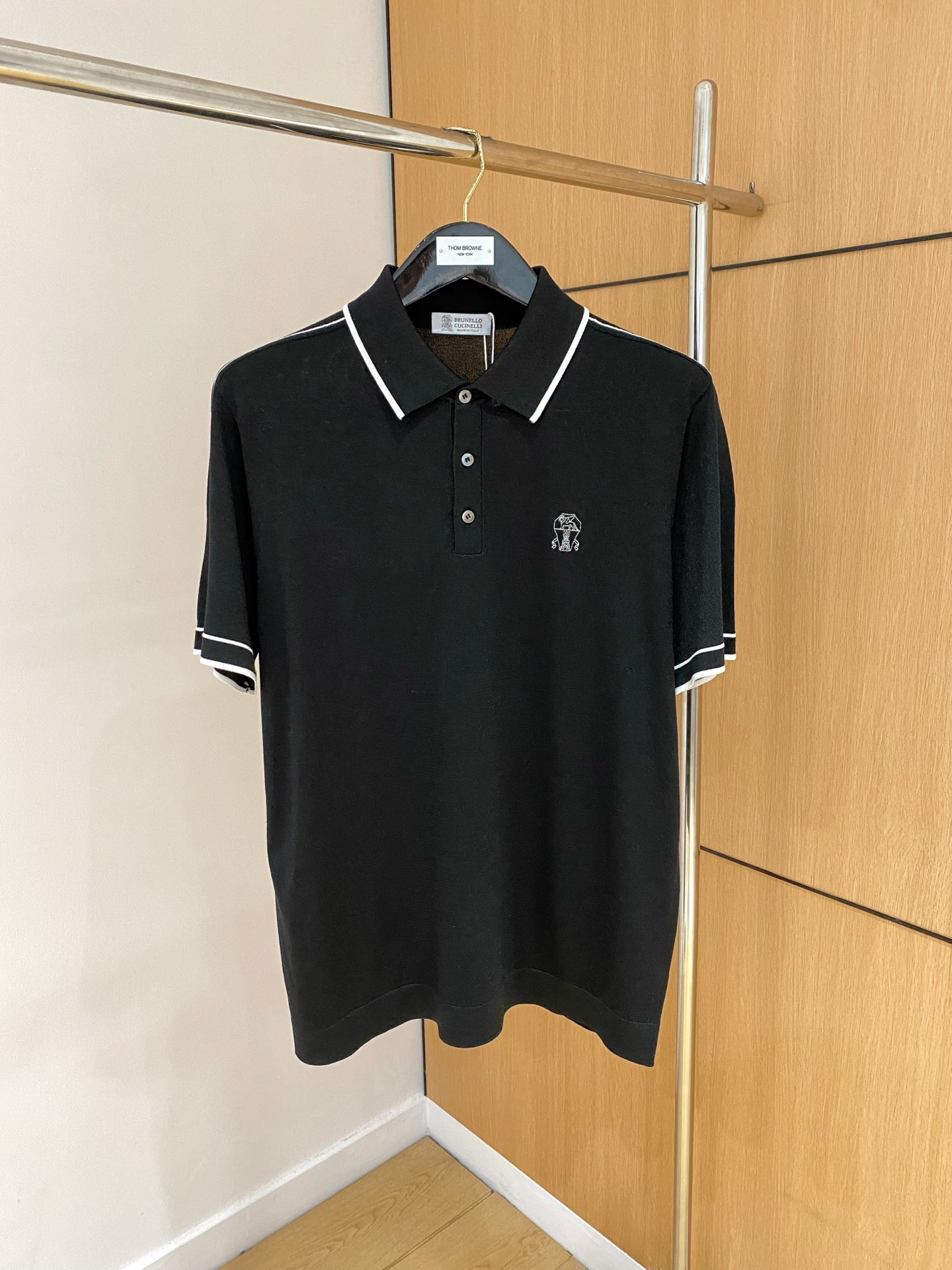 NO:128885,The counter official website will be released simultaneously! All accessories are customized for original products, and the trading company's genuine product orders. High-end custom imported fabrics are extracted from natural plant fibers. They are thinner than ordinary cotton fabrics. They feel soft and comfortable to wear. They are not easy to irritate the skin. The fabric is hygroscopic and breathable. Size: 48-56,,alexander wang19860909专柜官网同步发售！辅料全部原版定制出品,贸易公司真品订单.高级定制进口面料,以天然植物纖維提炼出来,比一般棉织物轻薄 手感柔软,穿着舒适 完全不易有刺激皮肤 面料吸湿性、透气性良好 尺码: 48-56,,alexander wang,Men's clothing