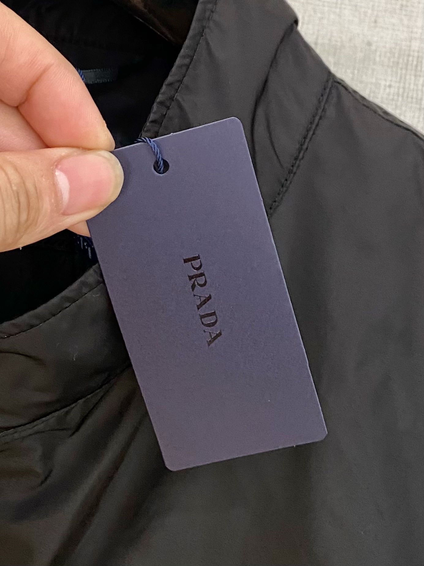 。普拉达官网同款，三标齐全！2025新款男士夹克外套，时尚休闲高端版本！专柜定制面料 透气舒适度高，细节
