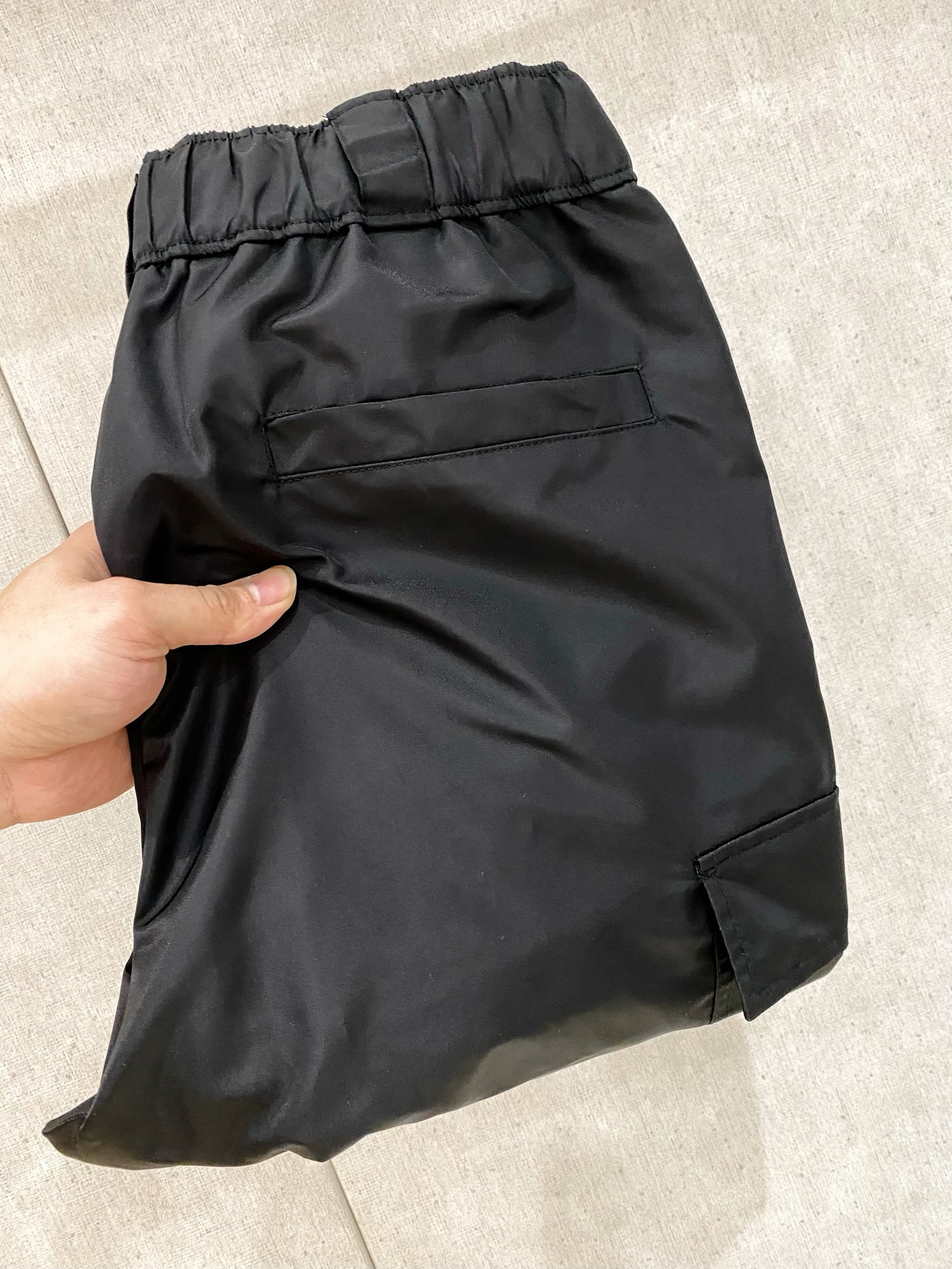 NO:129297,Prada 5s spring and summer new casual shorts custom fabric custom LOGO, excellent comfort and strong hand touch. Very high recognition Custom imported fabric fine workmanship [code number] M-3Xl.,,prada, shorts,alexander wang19860909普拉达 5s 春夏新款休闲短裤 定制面料 定制LOGO ,舒适度极好,手触感强烈.辨识度极高 定制进口面料 做工精细【码数】 M-3Xl.,,prada,shorts,alexander wang,Men's clothing