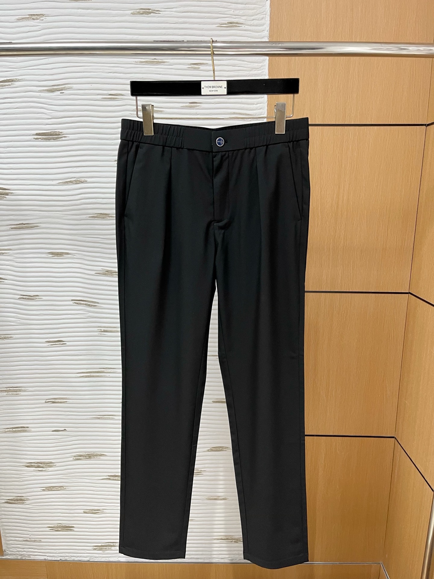 NO:159207,The counter official website will be released simultaneously! All accessories are customized for original products, and the trading company's genuine product orders. High-end custom imported fabrics are extracted from natural plant fibers. They are thinner than ordinary cotton fabrics. They feel soft and comfortable to wear. They are not easy to irritate the skin. The fabric is hygroscopic and breathable. Size: 48-56,,alexander wang19860909专柜官网同步发售！辅料全部原版定制出品,贸易公司真品订单.高级定制进口面料,以天然植物纖維提炼出来,比一般棉织物轻薄 手感柔软,穿着舒适 完全不易有刺激皮肤 面料吸湿性、透气性良好 尺码: 48-56,,alexander wang,Men's clothing