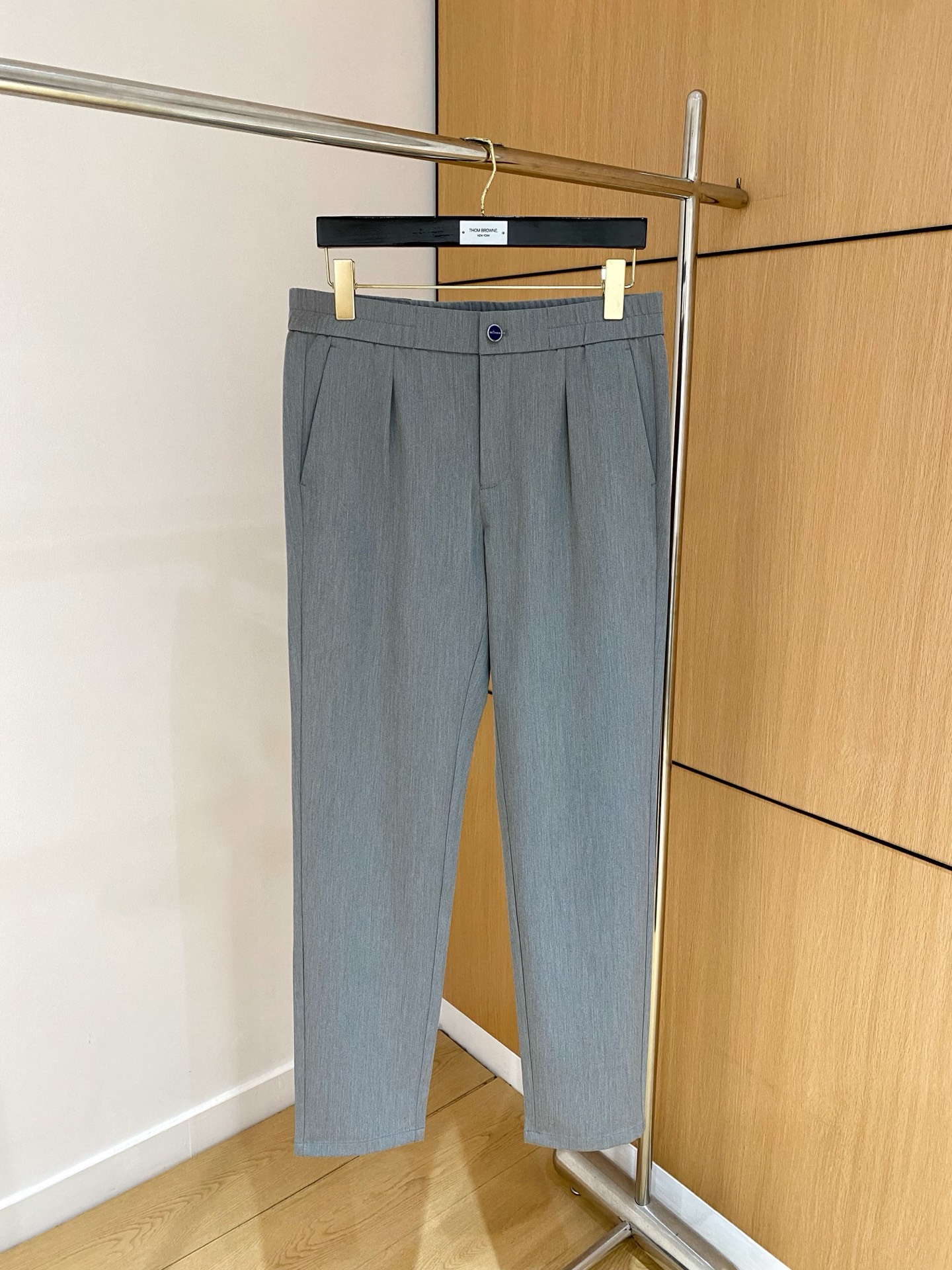 NO:133282,The counter official website will be released simultaneously! All accessories are customized for original products, and the trading company's genuine product orders. High-end custom imported fabrics are extracted from natural plant fibers. They are thinner than ordinary cotton fabrics. They feel soft and comfortable to wear. They are not easy to irritate the skin. The fabric is hygroscopic and breathable. Size: 48-56,,alexander wang19860909专柜官网同步发售！辅料全部原版定制出品,贸易公司真品订单.高级定制进口面料,以天然植物纖維提炼出来,比一般棉织物轻薄 手感柔软,穿着舒适 完全不易有刺激皮肤 面料吸湿性、透气性良好 尺码: 48-56,,alexander wang,Men's clothing