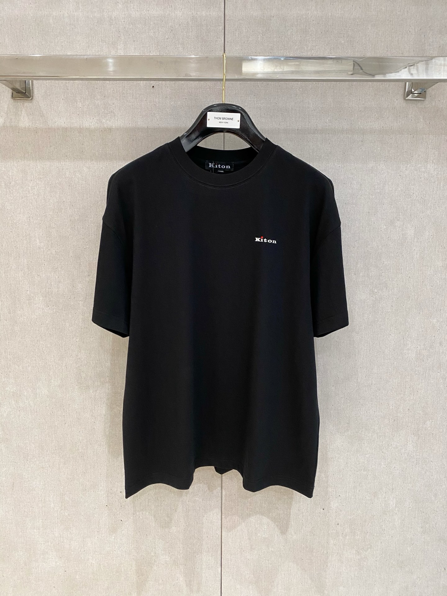 kiton 2025春夏纯棉短袖
颜色：黑 白
码数：M-2XL 