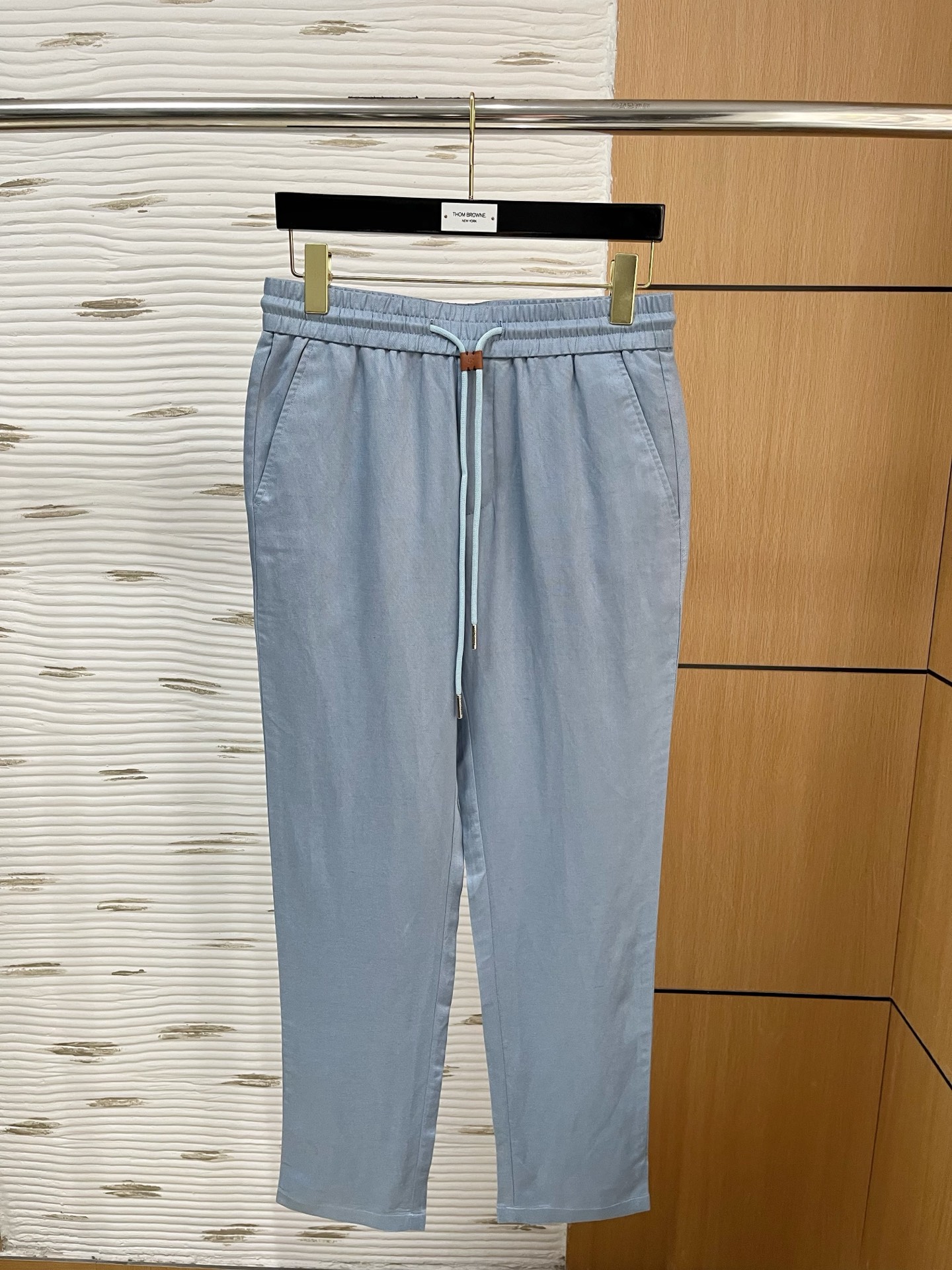 NO:154387,The counter official website will be released simultaneously! All accessories are customized for original products, and the trading company's genuine product orders. High-end custom imported fabrics are extracted from natural plant fibers. They are thinner than ordinary cotton fabrics. They feel soft and comfortable to wear. They are not easy to irritate the skin. The fabric is hygroscopic and breathable. Size: s-2xl,,alexander wang19860909专柜官网同步发售！辅料全部原版定制出品,贸易公司真品订单.高级定制进口面料,以天然植物纖維提炼出来,比一般棉织物轻薄 手感柔软,穿着舒适 完全不易有刺激皮肤 面料吸湿性、透气性良好 尺码: s-2xl,,alexander wang,Men's clothing