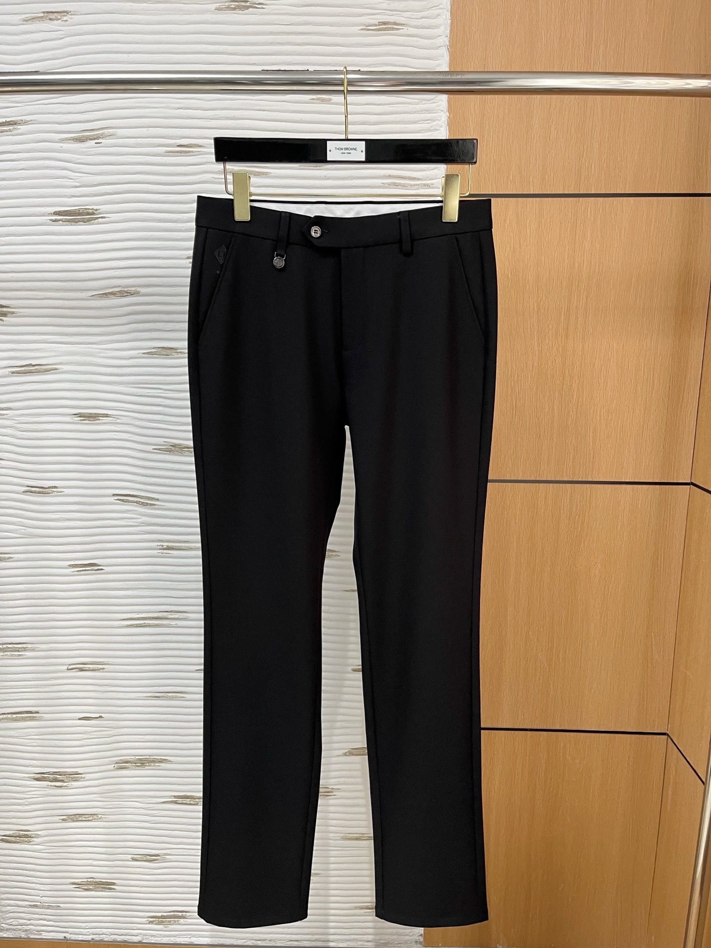 NO:151661,The counter official website will be released simultaneously! All accessories are customized for original products, and the trading company's genuine products are ordered. High-end custom imported fabrics are extracted from natural plant fibers. They are thinner than ordinary cotton fabrics. They feel soft and comfortable to wear. They are not easy to irritate the skin. The fabric is hygroscopic and breathable. Size: 30-38 No 35 37.,,alexander wang19860909专柜官网同步发售！辅料全部原版定制出品,贸易公司真品订单.高级定制进口面料,以天然植物纖維提炼出来,比一般棉织物轻薄 手感柔软,穿着舒适 完全不易有刺激皮肤 面料吸湿性、透气性良好 尺码: 30-38无35 37.,,alexander wang,Men's clothing