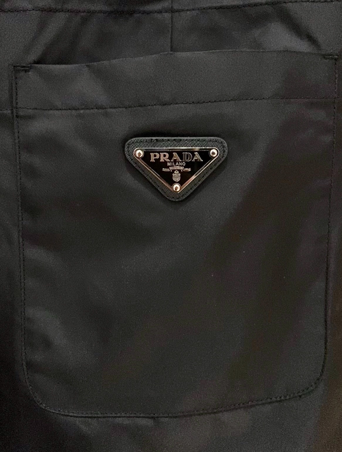 “Prada Men’s Leisure Pants: Comfortable and Stylish Outdoor Exercise Wear in Wide Size Range” - 图片 7