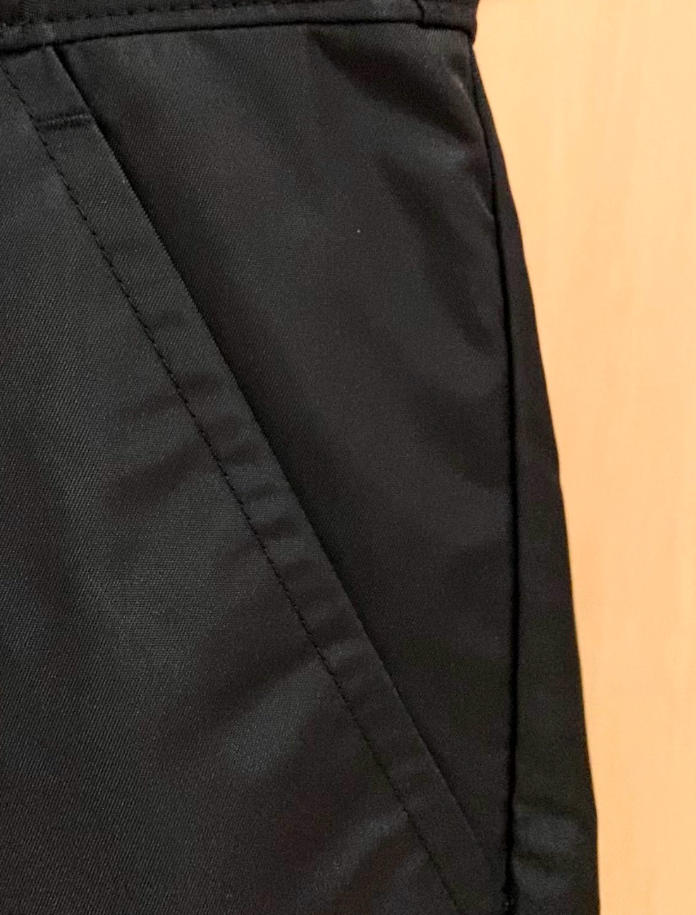 “Prada Men’s Leisure Pants: Comfortable and Stylish Outdoor Exercise Wear in Wide Size Range” - 图片 5