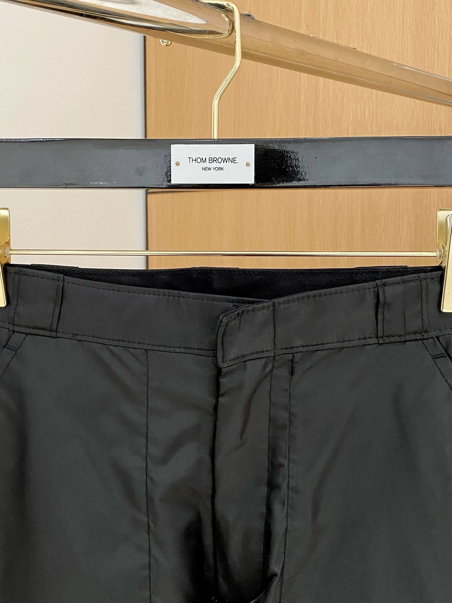 “Prada Men’s Leisure Pants: Comfortable and Stylish Outdoor Exercise Wear in Wide Size Range” - 图片 3
