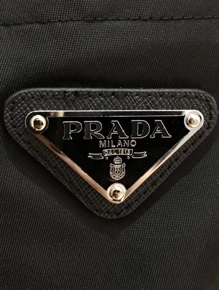 “Prada Men’s Leisure Pants: Comfortable and Stylish Running Apparel in Various Sizes” - 图片 7