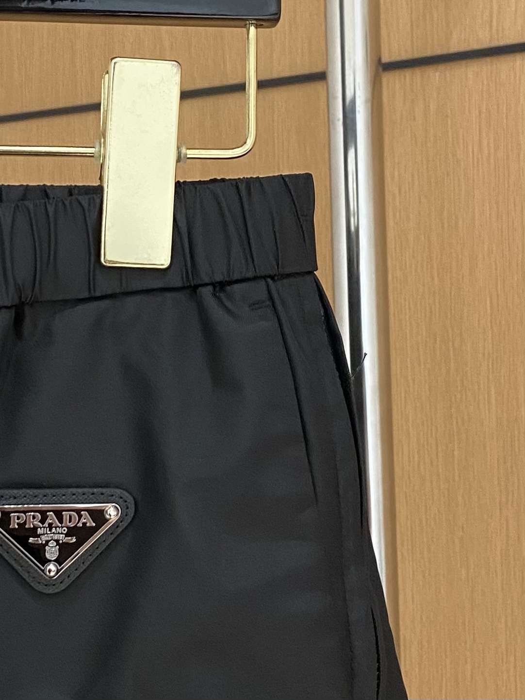 “Prada Men’s Leisure Pants: Comfortable and Stylish Running Apparel in Various Sizes” - 图片 4