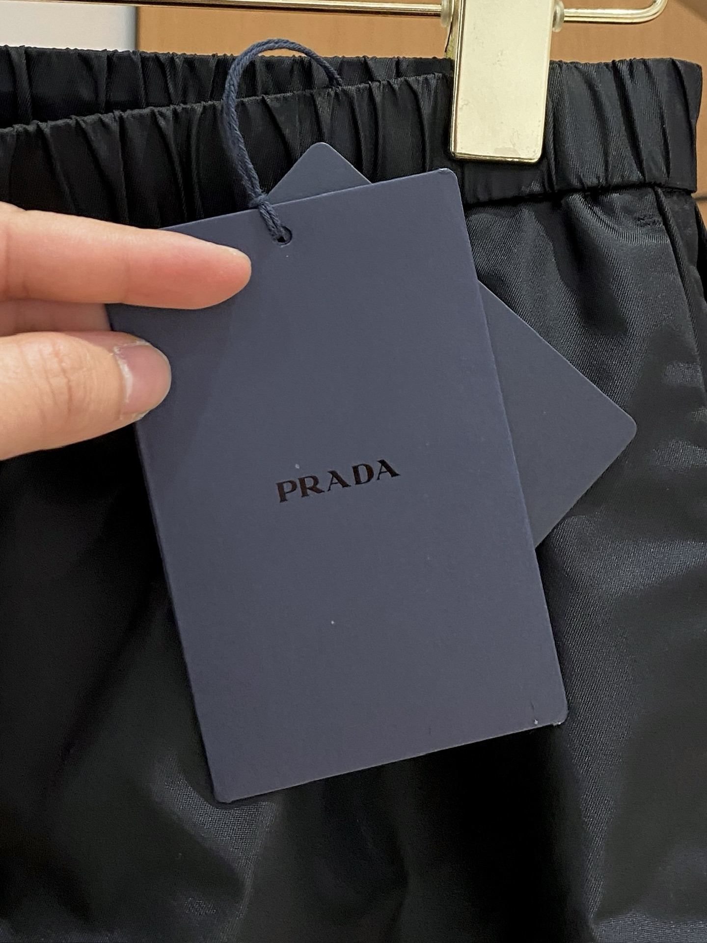 “Prada Men’s Leisure Pants: Comfortable and Stylish Running Apparel in Various Sizes” - 图片 6