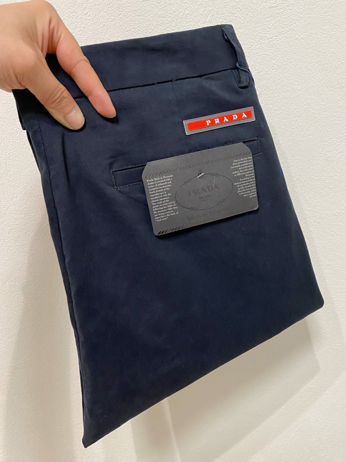 NO:459043,PRADA casual pants trousers 2025SS spring and summer new style, high-end custom pants special fabric, custom original hardware, heavy industry technology, fine line, custom fabric, soft and comfortable, significant texture, exquisite auxiliary materials, excellent upper body effect, complete three standards, standard sizes 29-40, no 35 (shipped the next day),, prada, prada, alexander wang19860909PRADA普拉达 休闲裤 西裤2025SS春夏新款 高级定制裤子专用面料 定制原版五金 重工工艺打造 车工走线精细 定制面料 柔软舒适 质感显著 辅料精美 上身效果超赞 三标齐全 标准尺码29-40,无35（隔天出货）,,prada,prada,alexander wang,Men's clothing