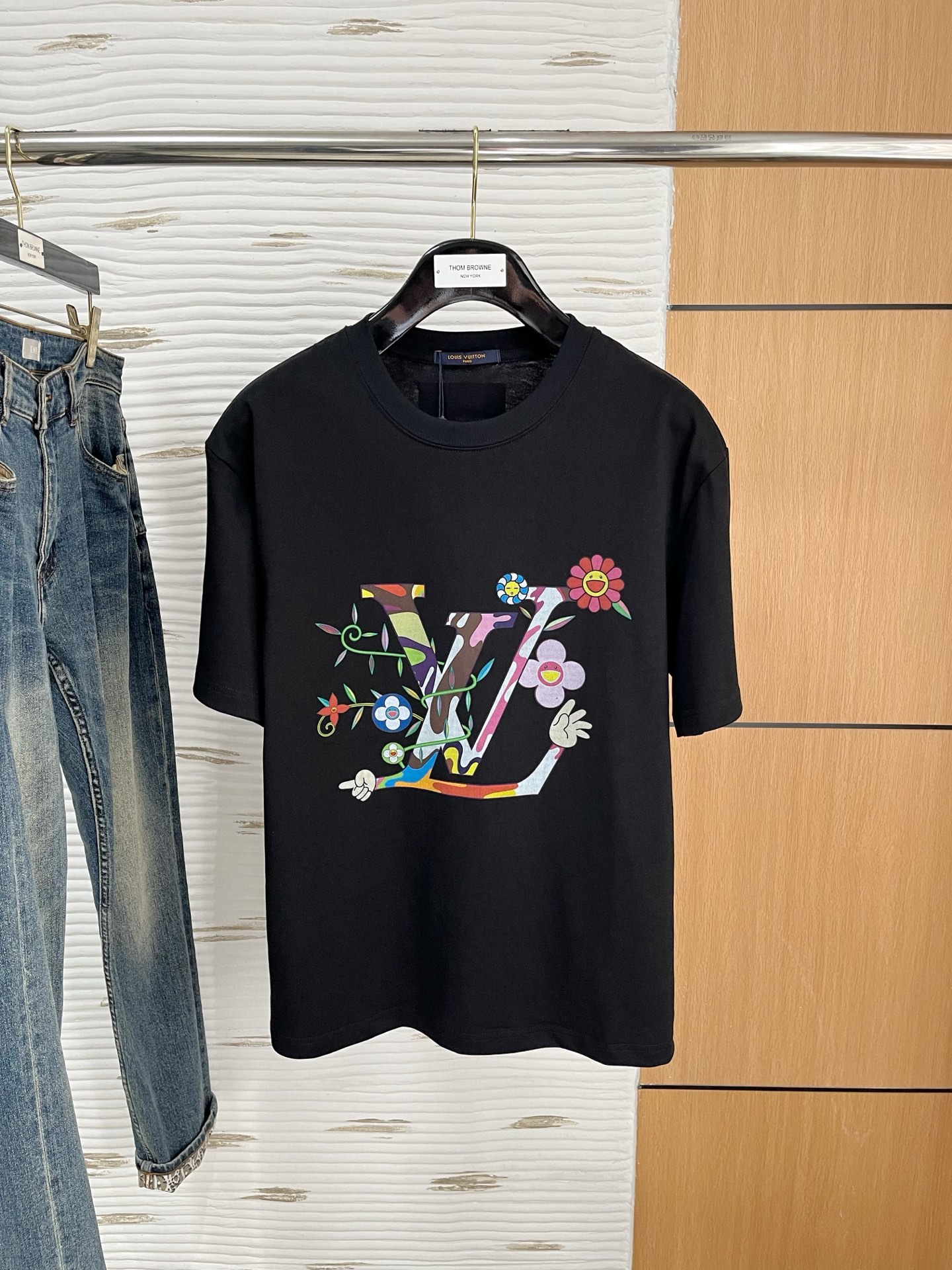 NO:134587,SS Lotus Home Pure Cotton Latest Fabric (The Highest Version) LV Direct Spraying Process on the chest!  Classic logo pattern logo stylish simple trendy short sleeves, the top quality counter original single short sleeves, the top-level production process imported fabric, the unique design of the counter model, using imported high-end customized fabrics. The official website is on sale!  Fabric style, size..Black and white M-3XL,,louis vuitton,louis vuitton,louis vuitton,t-shirt,alexander wang19860909ss驴家纯棉最新面料（最高版本）胸前LV直喷工艺！经典标识图案logo时尚简约潮流短袖,最顶级的品质专柜原单短袖,顶级制作工艺进口面料,专柜款独特设计,采用进口高端订制面料.官网在售！面料版型超赞 码数..黑白色 M-3XL,,louis vuitton,louis vuitton,louis vuitton,T-shirt,alexander wang,Men's clothing