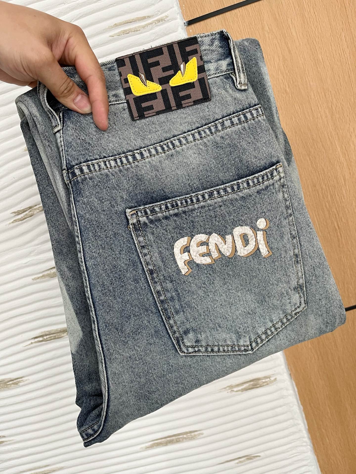 NO:134538,Fenjia 2025ss four-season jeans, custom-made full set of hardware, brand new brand design craftsmanship, fine workmanship, perfect details, high-version code M-3Xl, fendi, jeans, alexander wang19860909芬家2025ss四季款牛仔裤,定制全套五金,全新品牌设计工艺,做工精细,细节完美,高版本码数M-3Xl,,fendi,jeans,alexander wang,Men's clothing