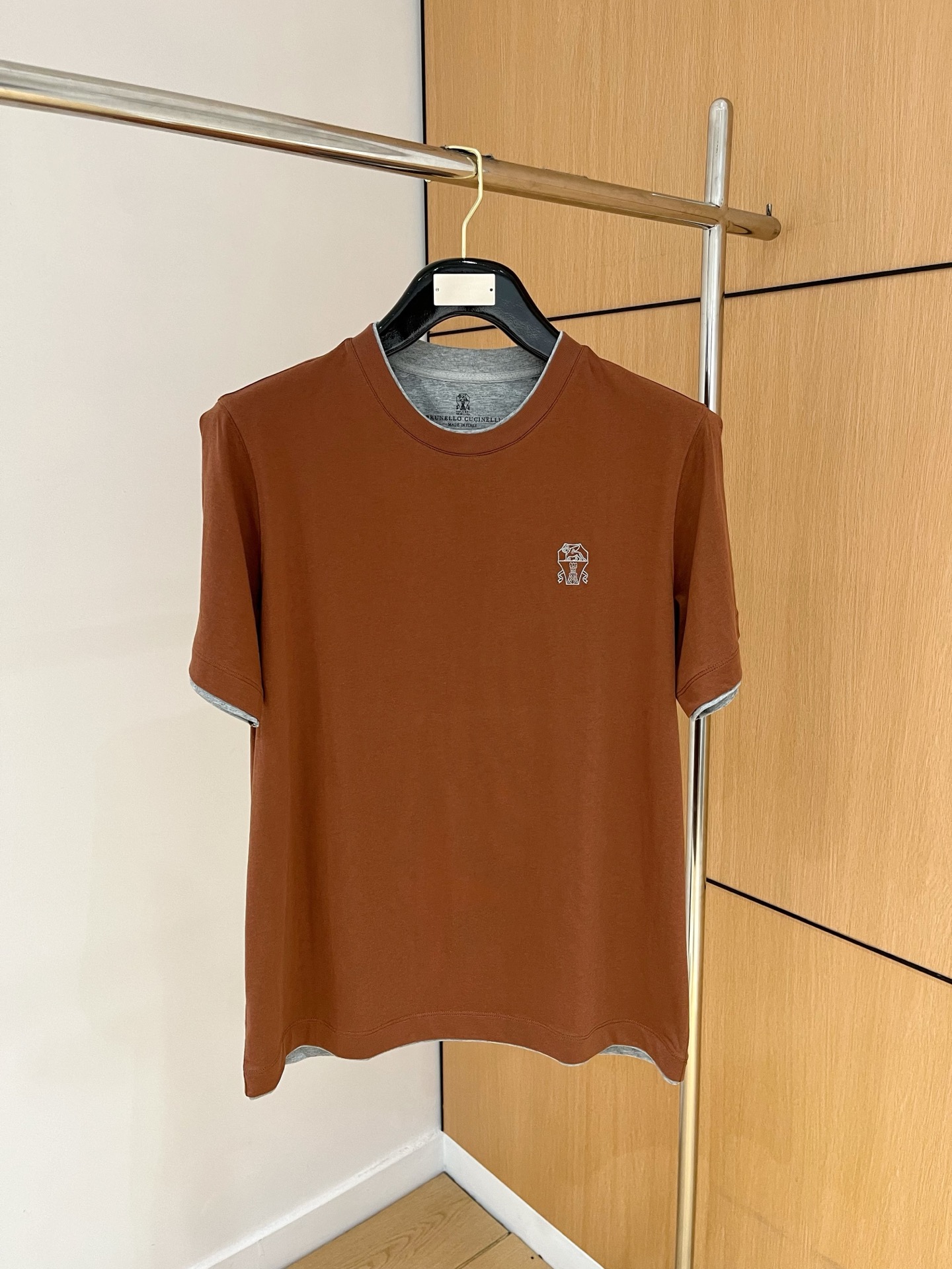 NO:133290,The counter official website will be released simultaneously! All accessories are customized for original products, and the trading company's genuine product orders. High-end custom imported fabrics are extracted from natural plant fibers. They are thinner than ordinary cotton fabrics. They feel soft and comfortable to wear. They are not easy to irritate the skin. The fabric is hygroscopic and breathable. Size: 48-56,,alexander wang19860909专柜官网同步发售！辅料全部原版定制出品,贸易公司真品订单.高级定制进口面料,以天然植物纖維提炼出来,比一般棉织物轻薄 手感柔软,穿着舒适 完全不易有刺激皮肤 面料吸湿性、透气性良好 尺码: 48-56,,alexander wang,Men's clothing