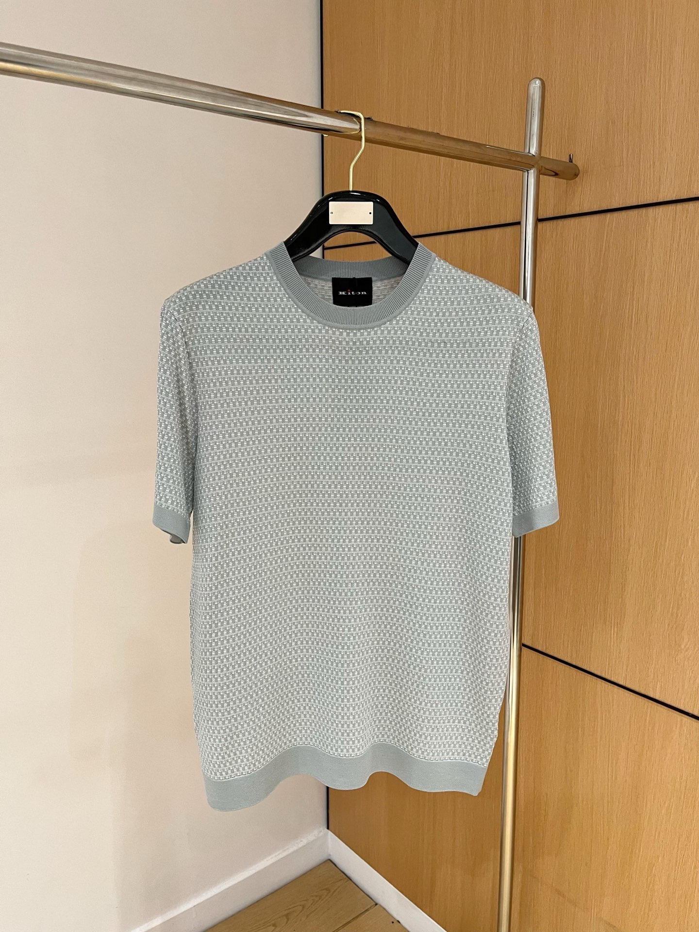 NO:160602,The counter official website will be released simultaneously! All accessories are customized for original products, and the trading company's genuine product orders. High-end custom imported fabrics are extracted from natural plant fibers. They are thinner than ordinary cotton fabrics. They feel soft and comfortable to wear. They are not easy to irritate the skin. The fabric is hygroscopic and breathable. Size: 48-56,,alexander wang19860909专柜官网同步发售！辅料全部原版定制出品,贸易公司真品订单.高级定制进口面料,以天然植物纖維提炼出来,比一般棉织物轻薄 手感柔软,穿着舒适 完全不易有刺激皮肤 面料吸湿性、透气性良好 尺码: 48-56,,alexander wang,Men's clothing