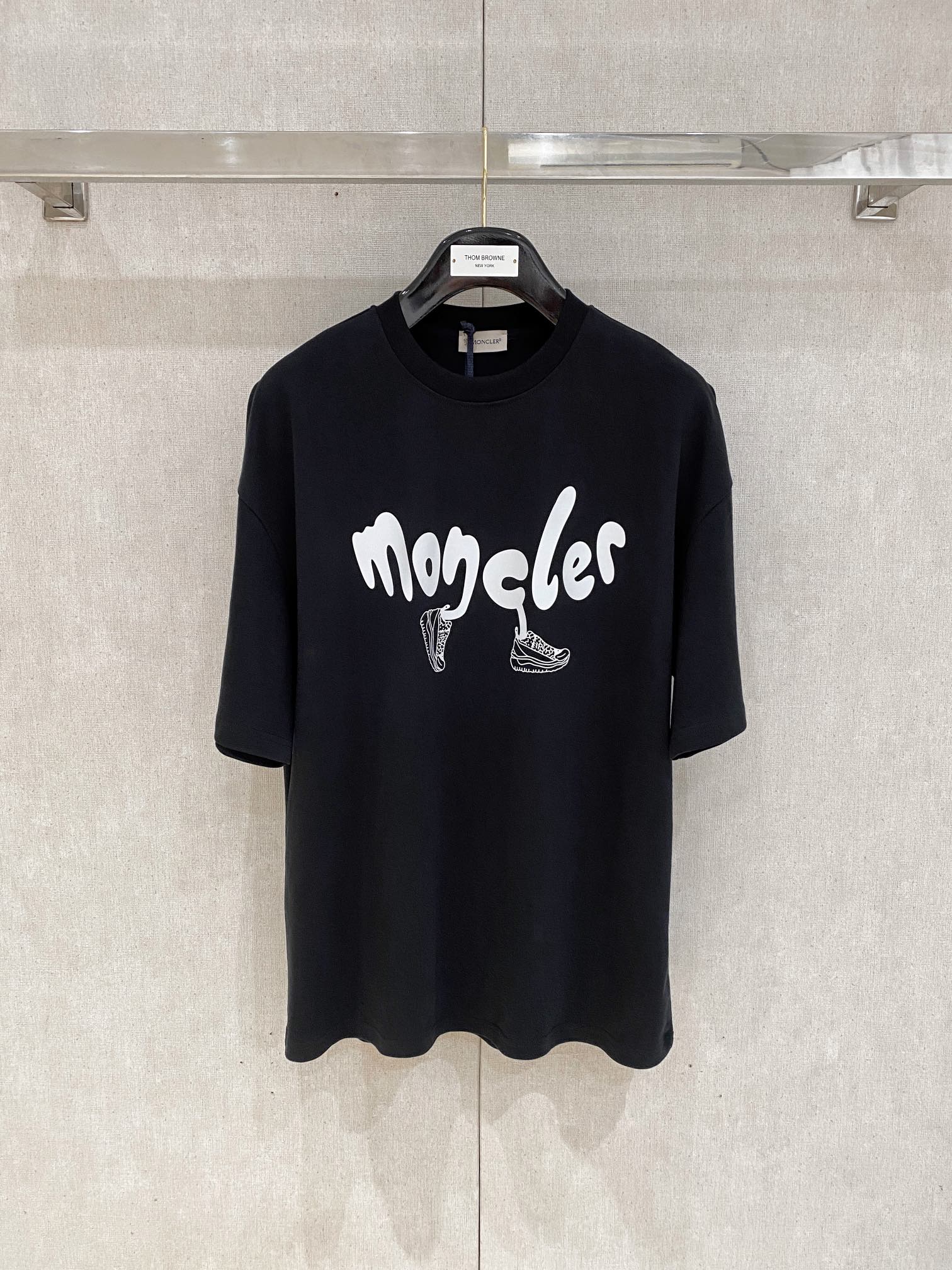 Moncler、25ss新款印花Logo短袖

新款短袖yyds😍 日常出门闭眼...