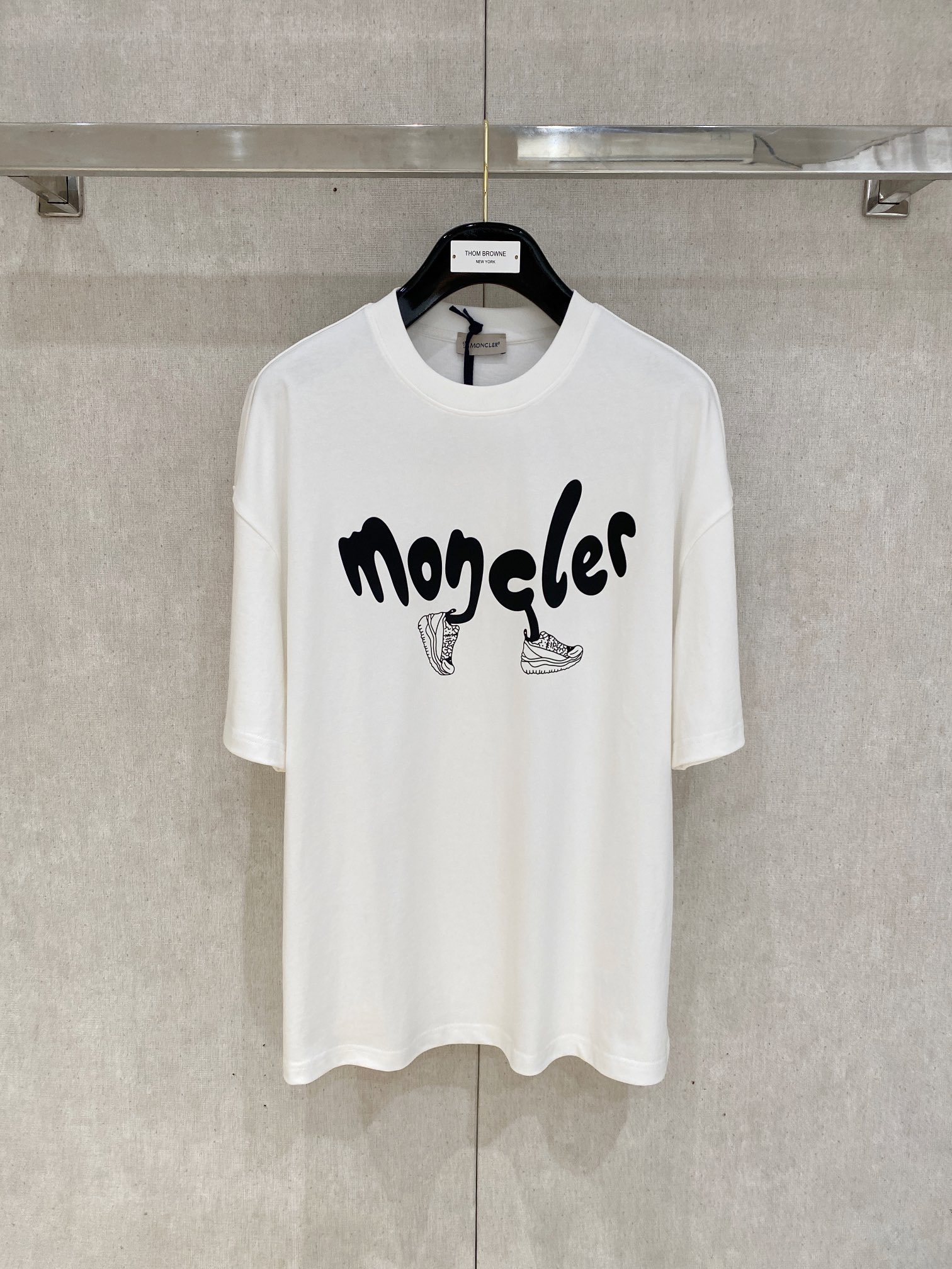Moncler、25ss新款印花Logo短袖

新款短袖yyds😍 日常出门闭眼...