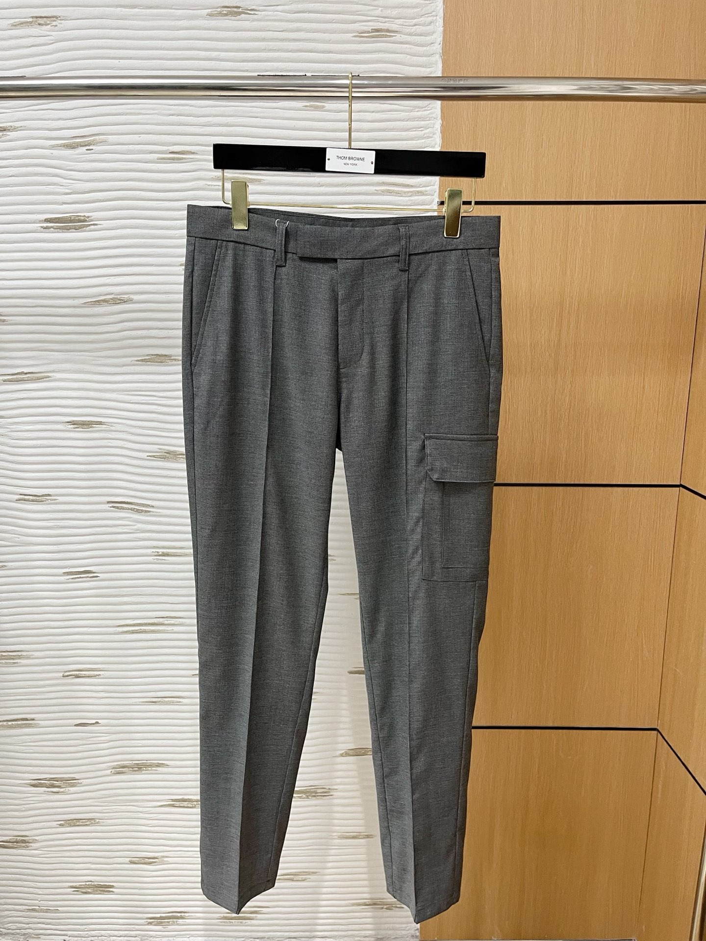 NO:154379,The counter official website will be released simultaneously! All accessories are customized for original products, and the trading company's genuine product orders. High-end custom imported fabrics are extracted from natural plant fibers. They are thinner than ordinary cotton fabrics. They feel soft and comfortable to wear. They are not easy to irritate the skin. The fabric is hygroscopic and breathable. Size: 30-38 No 35 37,,alexander wang19860909专柜官网同步发售！辅料全部原版定制出品,贸易公司真品订单.高级定制进口面料,以天然植物纖維提炼出来,比一般棉织物轻薄 手感柔软,穿着舒适 完全不易有刺激皮肤 面料吸湿性、透气性良好 尺码: 30-38无35 37,,alexander wang,Men's clothing