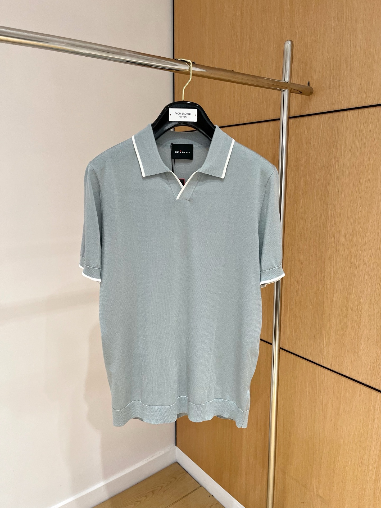 NO:160588,The counter official website will be released simultaneously! All accessories are customized for original products, and the trading company's genuine product orders. High-end custom imported fabrics are extracted from natural plant fibers. They are thinner than ordinary cotton fabrics. They feel soft and comfortable to wear. They are not easy to irritate the skin. The fabric is hygroscopic and breathable. Size: 48-56,,alexander wang19860909专柜官网同步发售！辅料全部原版定制出品,贸易公司真品订单.高级定制进口面料,以天然植物纖維提炼出来,比一般棉织物轻薄 手感柔软,穿着舒适 完全不易有刺激皮肤 面料吸湿性、透气性良好 尺码: 48-56,,alexander wang,Men's clothing