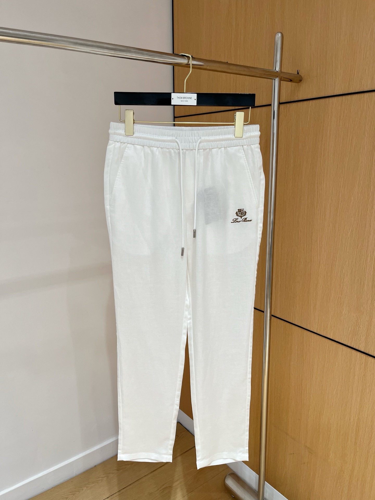 NO:160586,The counter official website will be released simultaneously! All accessories are customized for original products, and the trading company's genuine product orders. High-end custom imported fabrics are extracted from natural plant fibers. They are thinner than ordinary cotton fabrics. They feel soft and comfortable to wear. They are not easy to irritate the skin. The fabric is hygroscopic and breathable. Size: s-2xl,,alexander wang19860909专柜官网同步发售！辅料全部原版定制出品,贸易公司真品订单.高级定制进口面料,以天然植物纖維提炼出来,比一般棉织物轻薄 手感柔软,穿着舒适 完全不易有刺激皮肤 面料吸湿性、透气性良好 尺码: s-2xl,,alexander wang,Men's clothing