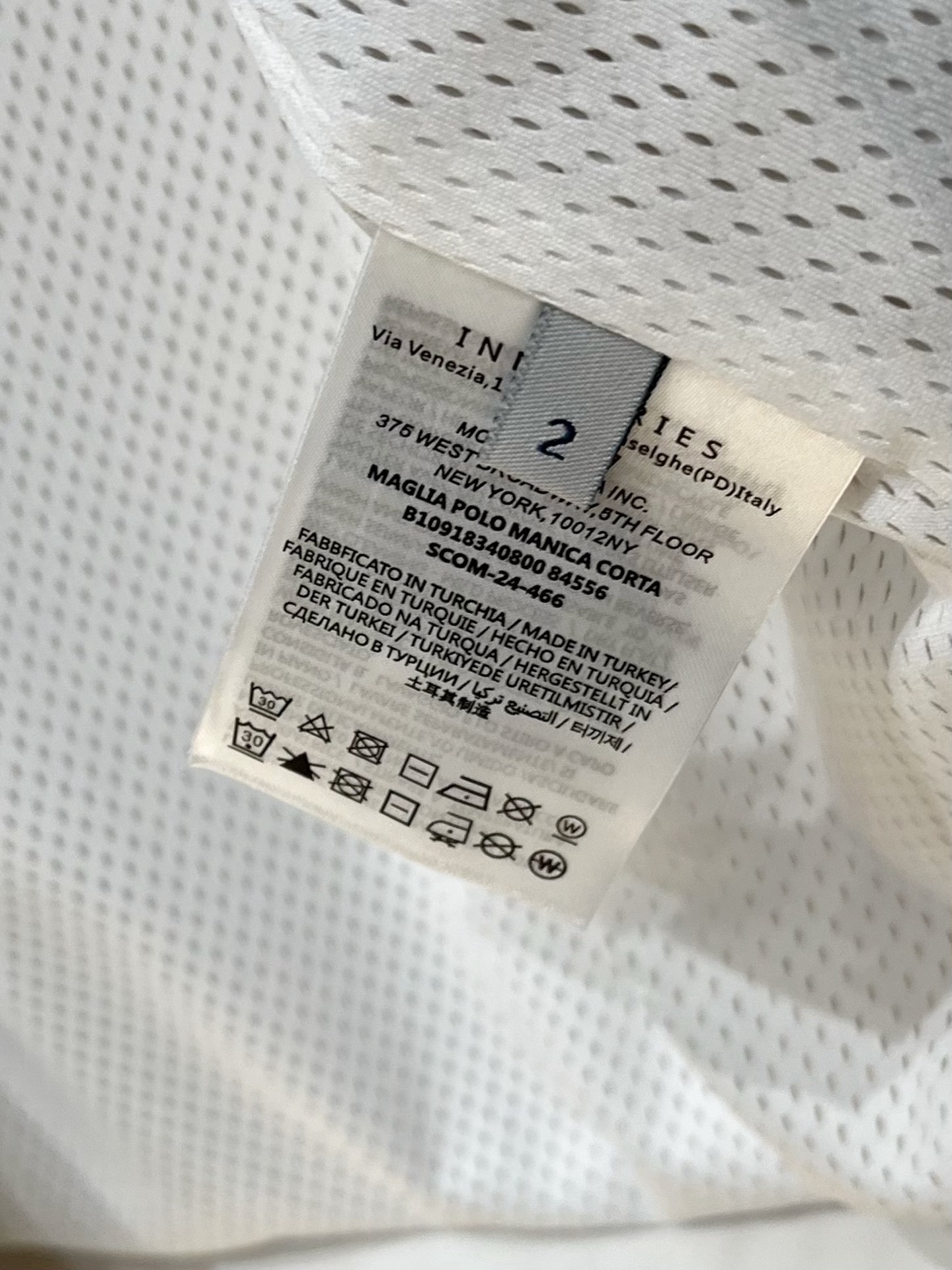 
蒙口 2025ss新款夹克外套，秀场新品‼品相非常完美，舒适保暖，三标齐全色泽饱满诱人，非常出彩的设计