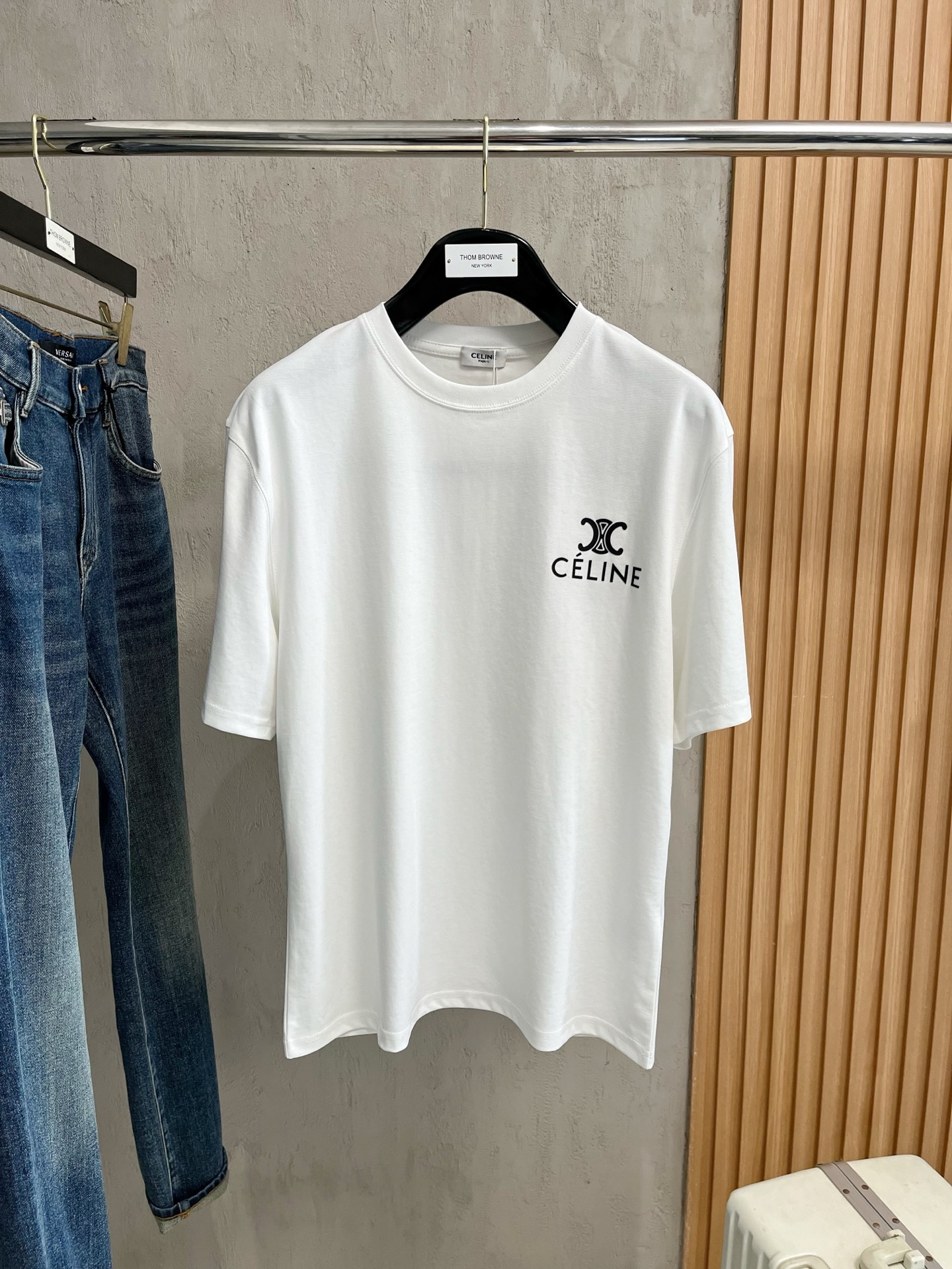 NO:437684,New products for spring and summer 2025 are available. Pure cotton round neck short-sleeved T-shirt. Don’t need to introduce too much good products. Look at the details. Counter code M-XXXL /140 suggestions L, T-shirt,tees, t-shirt,alexander wang198609092025年春夏新品上新 纯棉圆领短袖T恤 好货不用过多介绍 看细节 专柜码数M-XXXL /140建议L,,T-shirt,tees，t-shirt,alexander wang,Men's clothing
