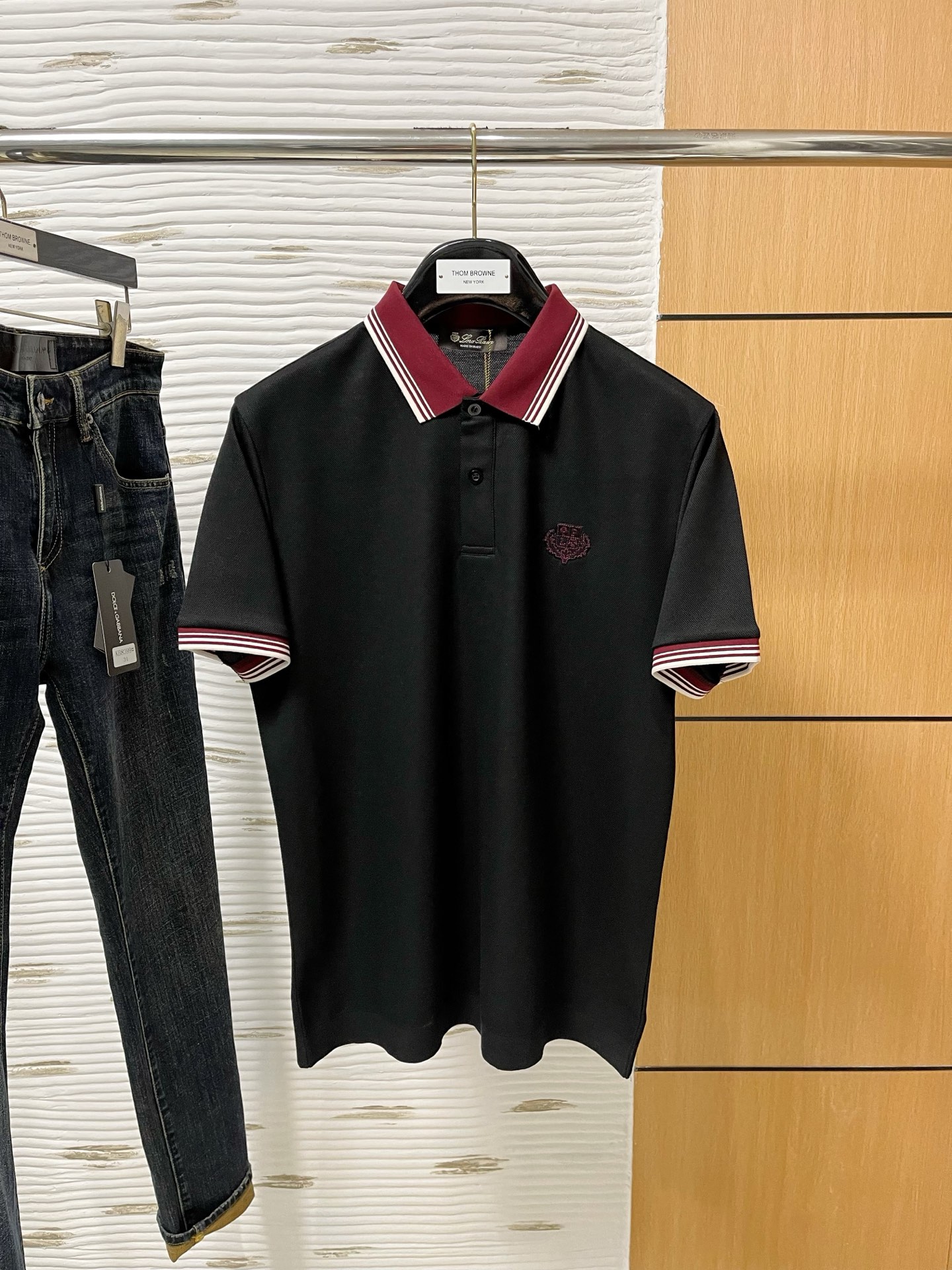 NO:414003,The counter official website will be released simultaneously! All accessories are customized for original products, and the trading company's genuine product orders. High-end custom imported fabrics are extracted from natural plant fibers. They are thinner than ordinary cotton fabrics. They feel soft and comfortable to wear. They are not easy to irritate the skin. The fabric is hygroscopic and breathable. Size: 48-56,,alexander wang19860909专柜官网同步发售！辅料全部原版定制出品,贸易公司真品订单.高级定制进口面料,以天然植物纖維提炼出来,比一般棉织物轻薄 手感柔软,穿着舒适 完全不易有刺激皮肤 面料吸湿性、透气性良好 尺码: 48-56,,alexander wang,Men's clothing