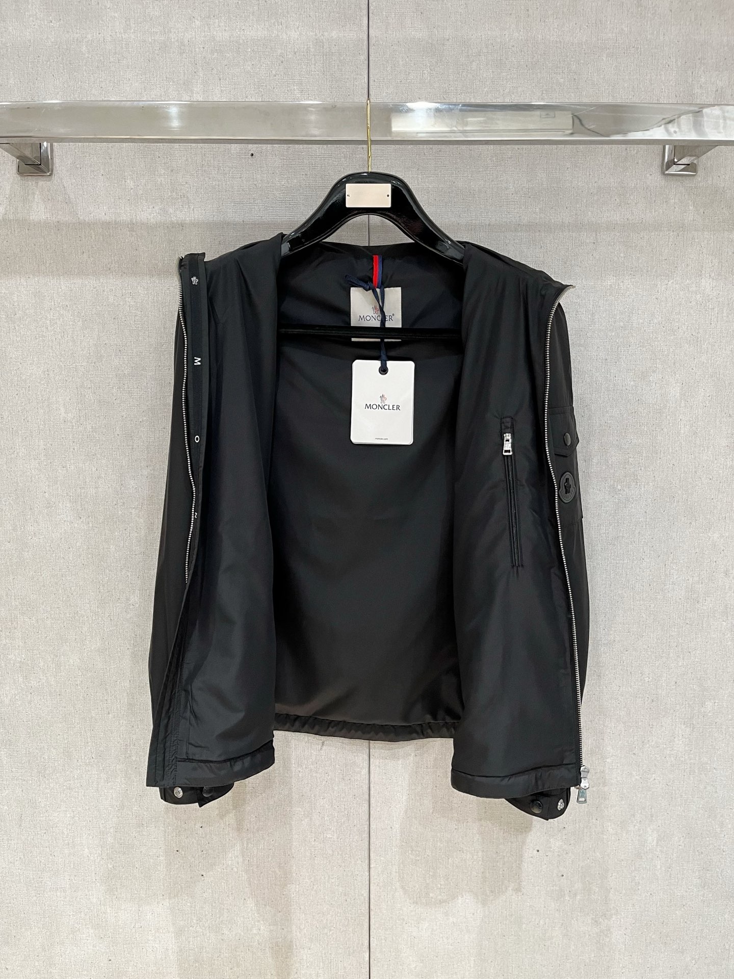 新品。Dio*迪桑特联盟新款夹克外套，秀场新品‼品相非常完美，舒适保暖，三标齐全色泽饱满诱人，非常出彩的