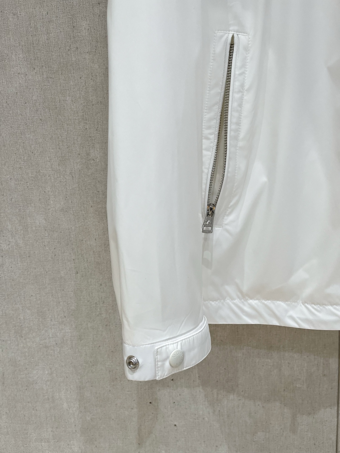 新品。Dio*迪桑特联盟新款夹克外套，秀场新品‼品相非常完美，舒适保暖，三标齐全色泽饱满诱人，非常出彩的