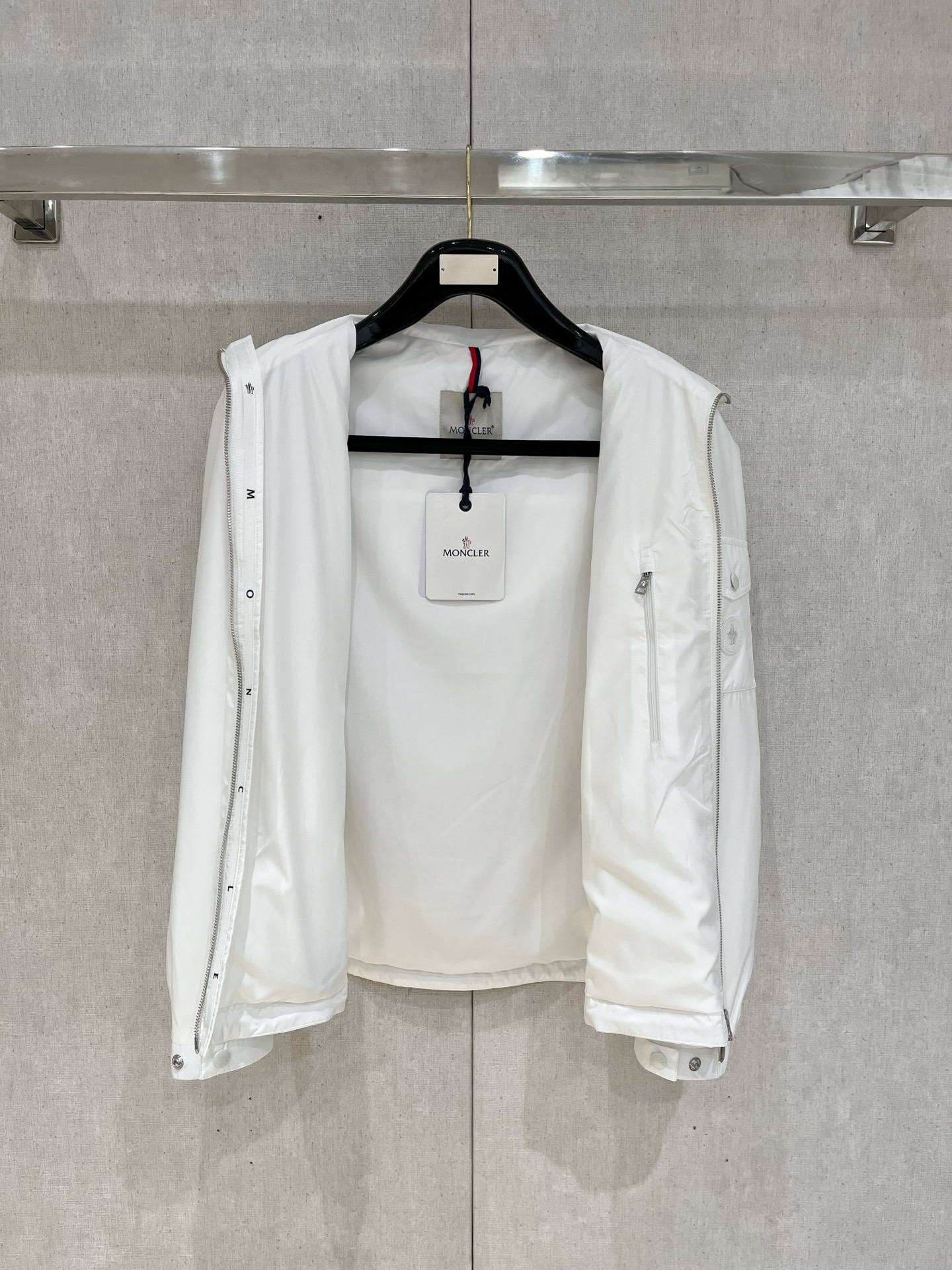 新品。Dio*迪桑特联盟新款夹克外套，秀场新品‼品相非常完美，舒适保暖，三标齐全色泽饱满诱人，非常出彩的