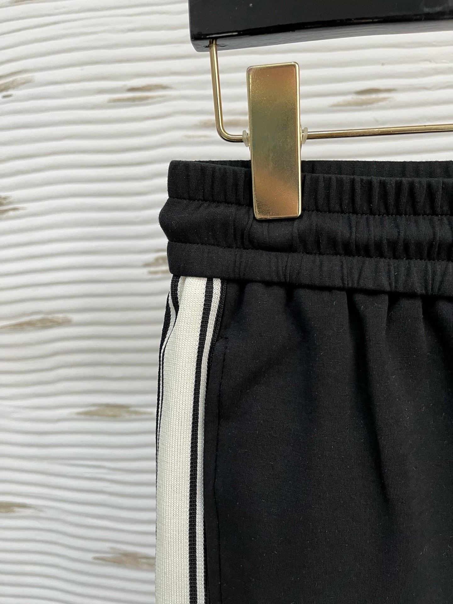 P554 Yoywe 2025: High-Quality Fashion Shorts with Classic Brand Logo - 图片 4