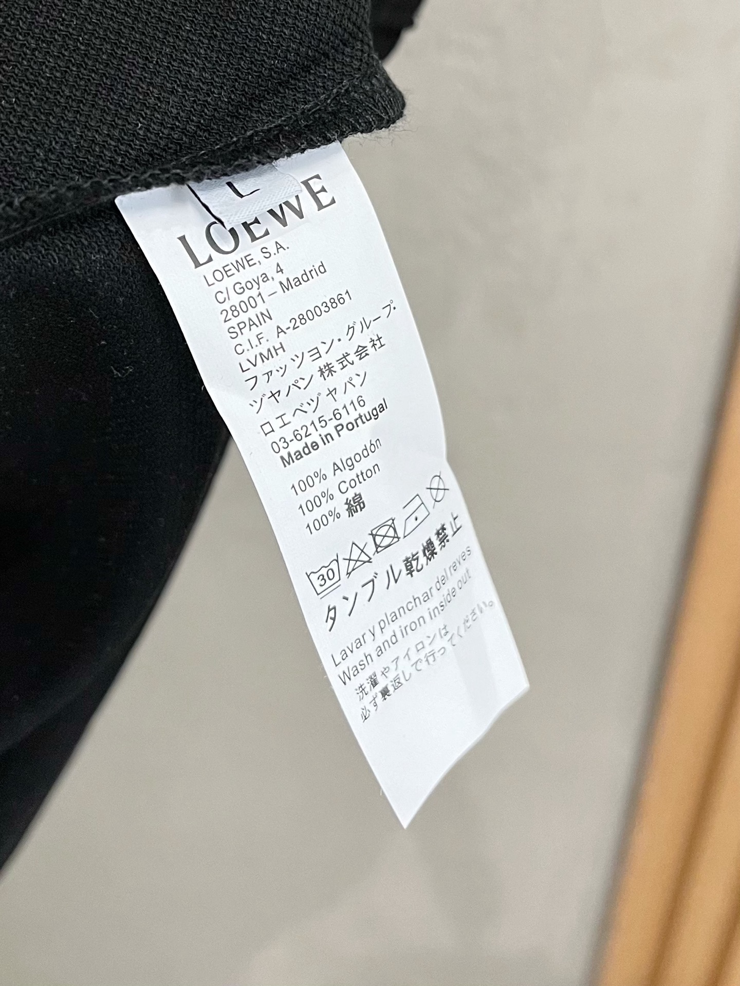    罗意威 2025春夏新款男士标识短袖Polo衫，延续经典商务休闲翻领POLO恤.该款Polo衫采用