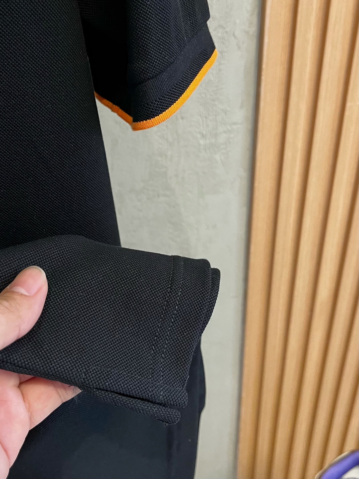    爱马仕 2025春夏新款男士标识短袖Polo衫，延续经典商务休闲翻领POLO恤.该款Polo衫采用