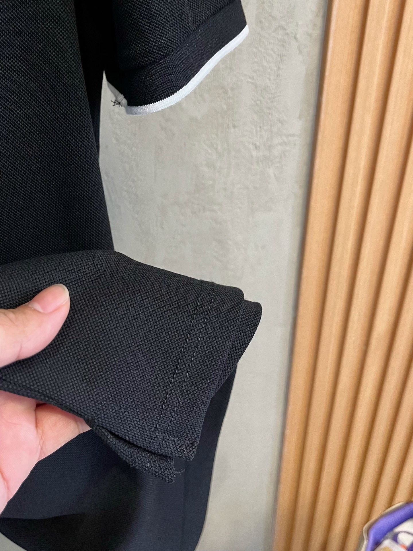    迪奥 2025春夏新款男士标识短袖Polo衫，延续经典商务休闲翻领POLO恤.该款Polo衫采用丝