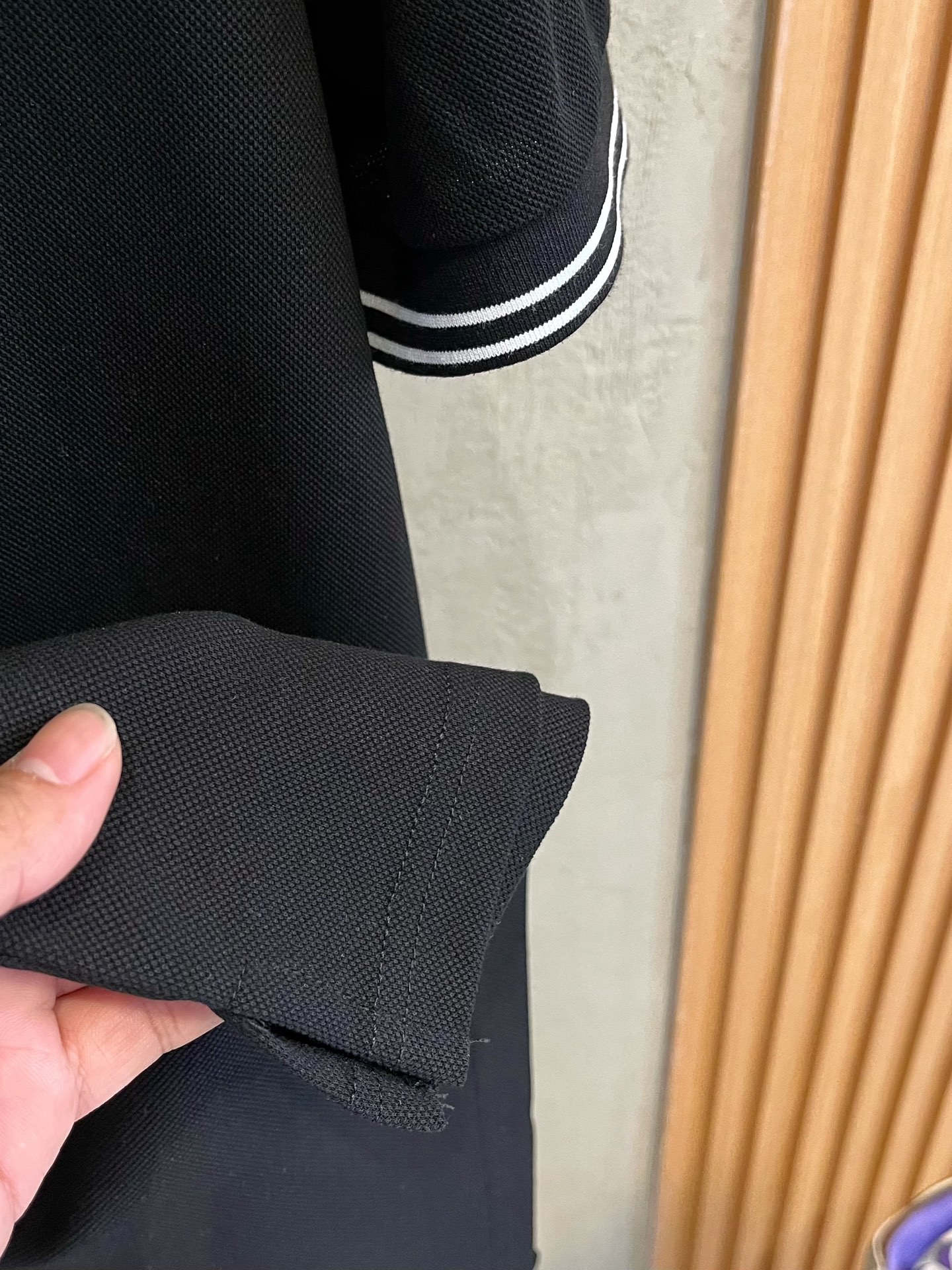    lP🆕 春夏新款男士标识短袖Polo衫，延续经典商务休闲翻领POLO恤.该款Polo衫采用丝光双面