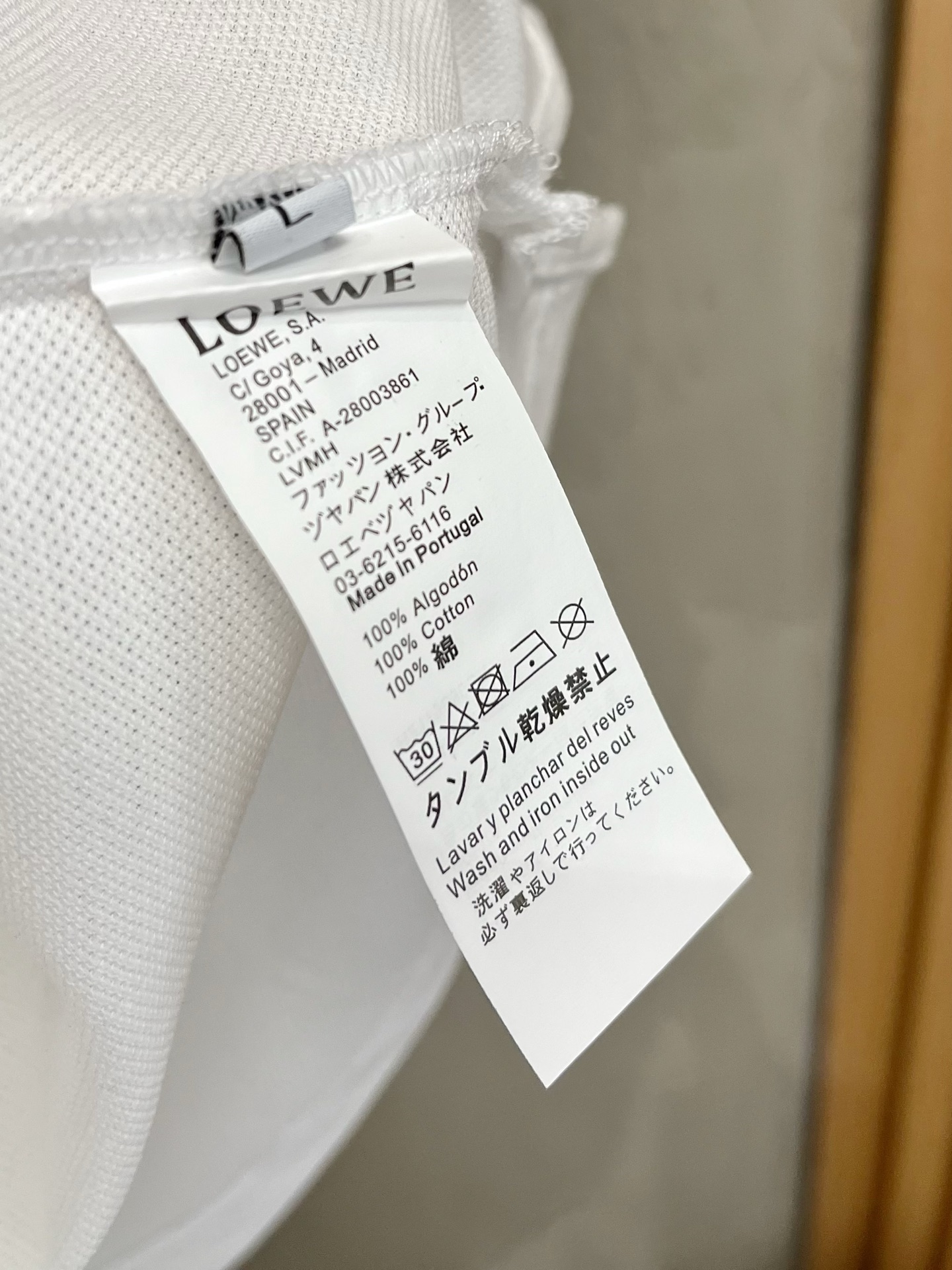    罗意威 2025春夏新款男士标识短袖Polo衫，延续经典商务休闲翻领POLO恤.该款Polo衫采用