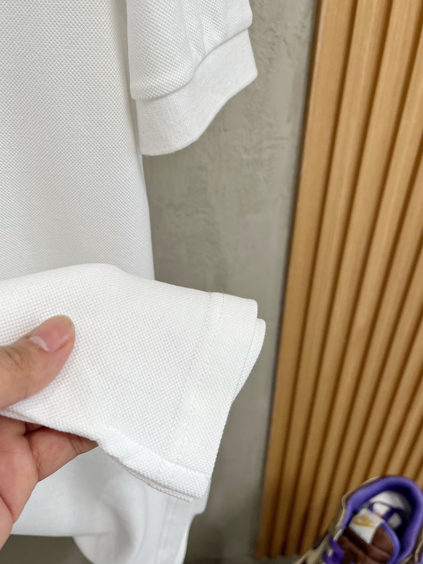    古驰 2025春夏新款男士标识短袖Polo衫，延续经典商务休闲翻领POLO恤.该款Polo衫采用丝