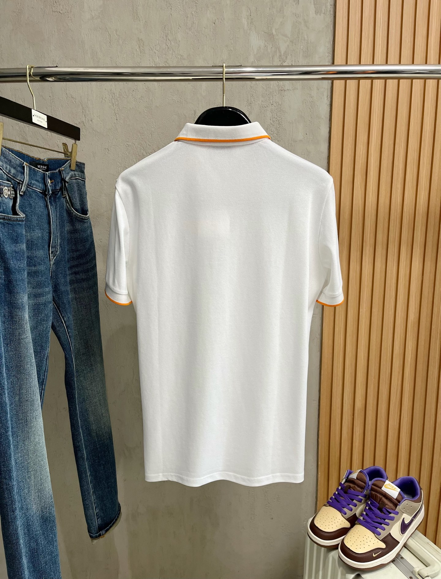    爱马仕 2025春夏新款男士标识短袖Polo衫，延续经典商务休闲翻领POLO恤.该款Polo衫采用